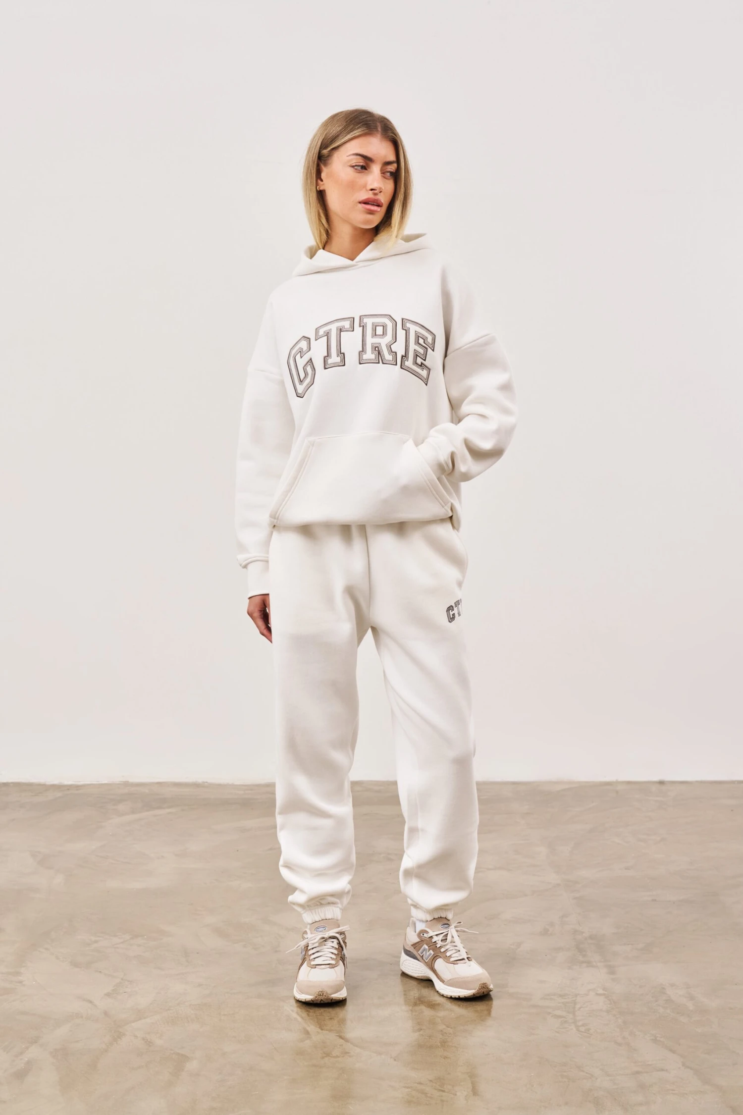 CTRE OVERSIZED HOODIE - OFF WHITE - Image 4