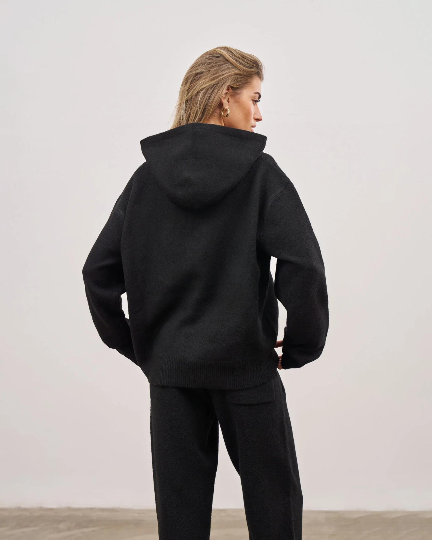 FLUFFY KNIT EMBLEM HOODIE - BLACK - Image 8