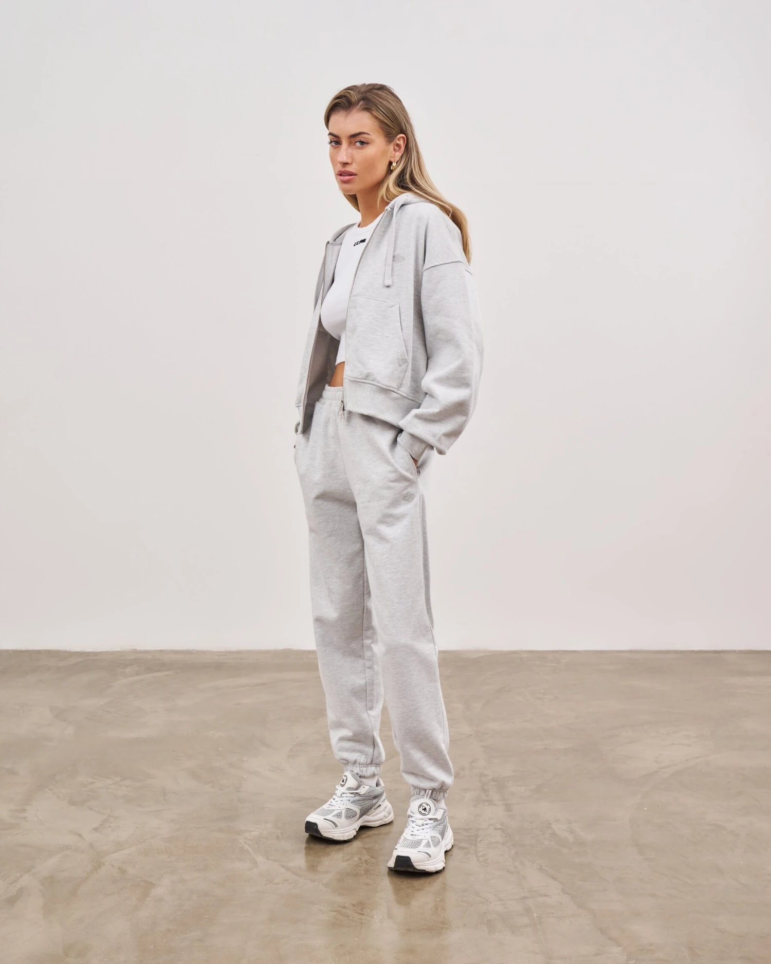 EMBLEM ZIP THROUGH RELAXED HOODIE - GREY MARL - Image 7