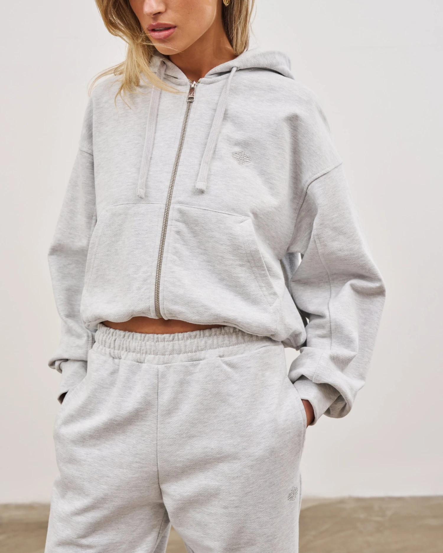 EMBLEM ZIP THROUGH RELAXED HOODIE - GREY MARL - Image 5