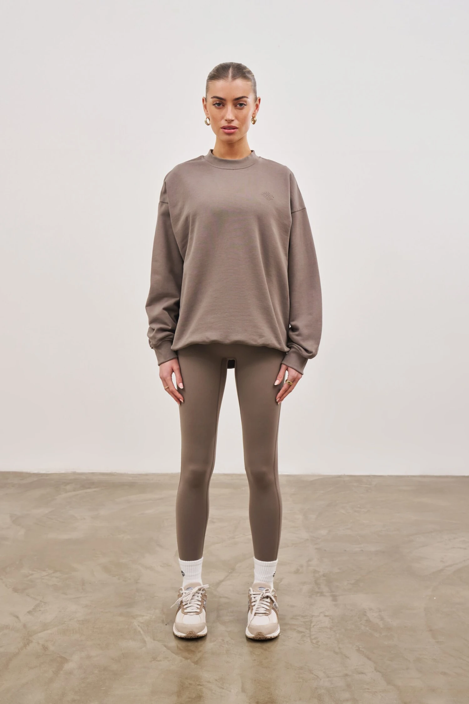 EMBLEM OVERSIZED SWEATSHIRT - COCOA - Image 7