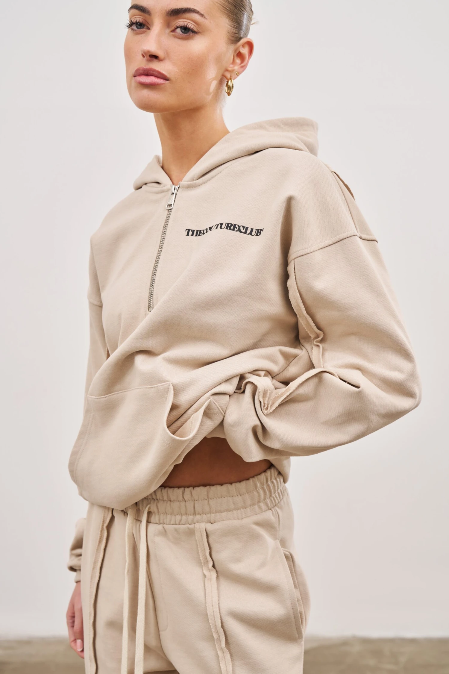 RAW SEAM QUARTER ZIP HOODIE - BEIGE - Image 5