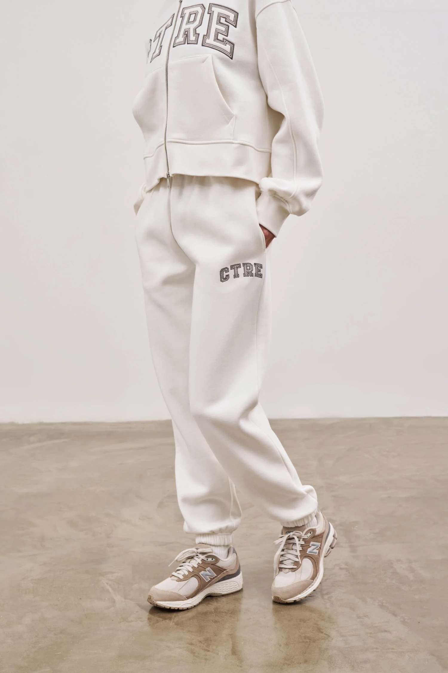 CTRE RELAXED JOGGERS - OFF WHITE - Image 2