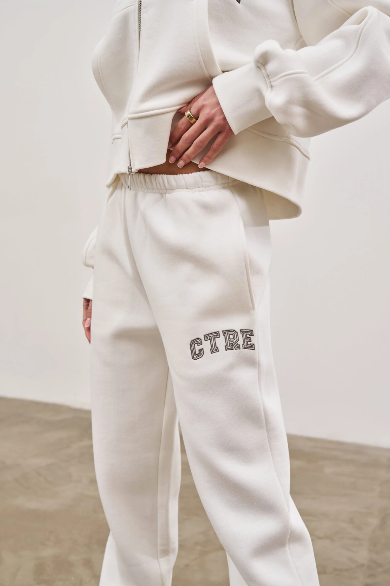 CTRE RELAXED JOGGERS - OFF WHITE - Image 4
