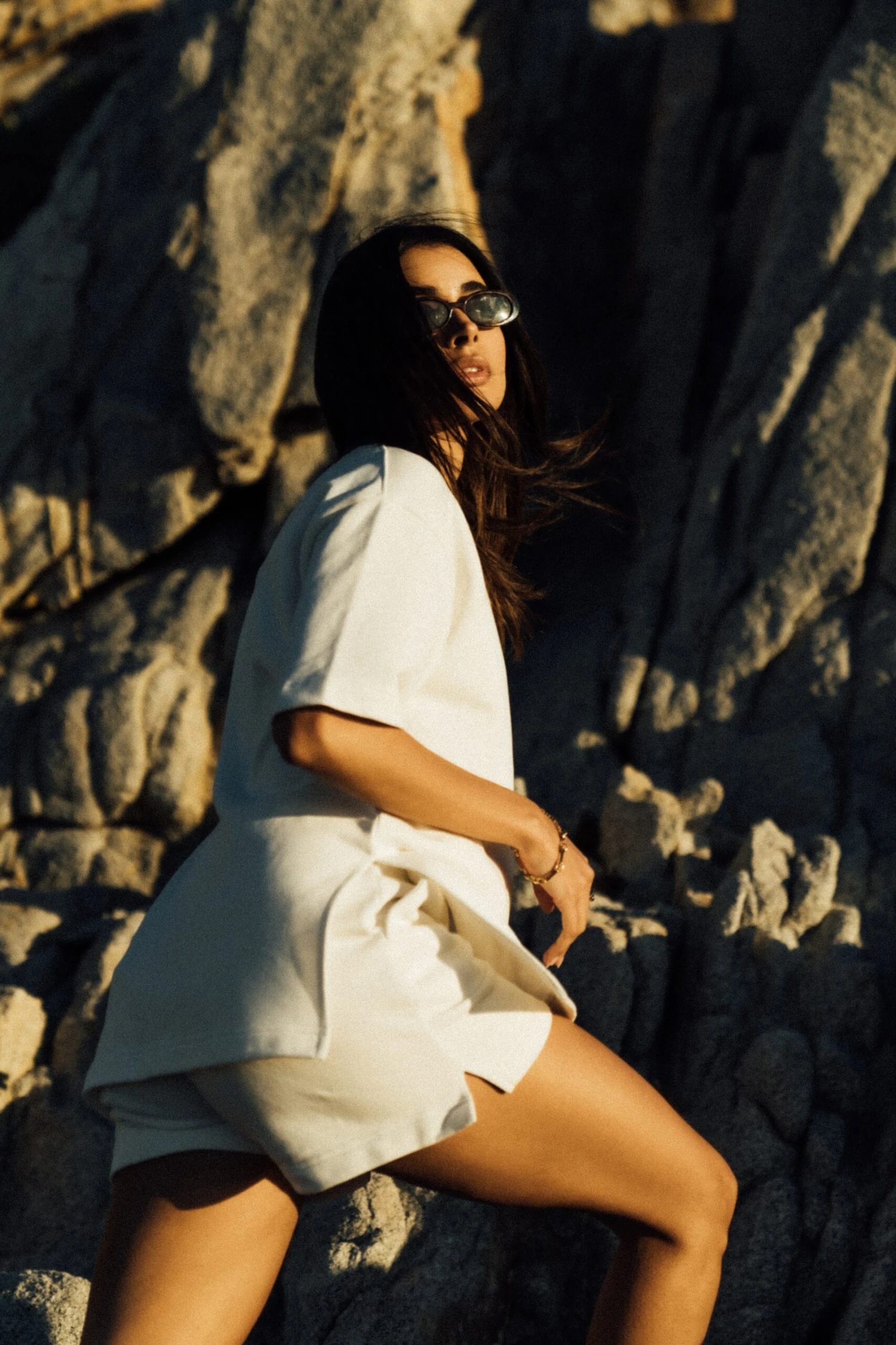 MINIMAL EMBLEM BOYFRIEND SHORTS - OFF WHITE - Image 2