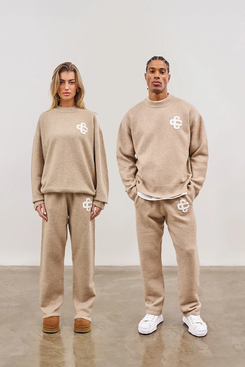 FLUFFY KNIT EMBLEM CREW - BEIGE - Image 2