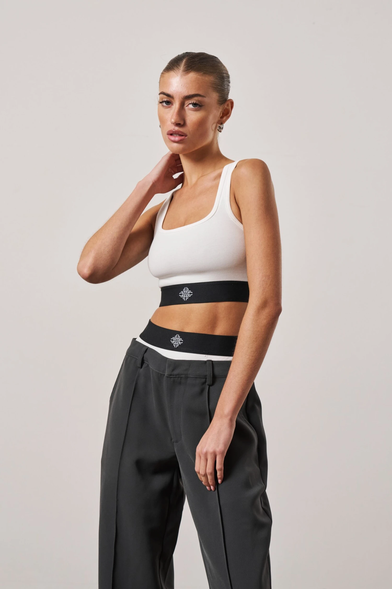 BRANDED ELASTIC RACER CROP TOP - OFF WHITE - Image 2
