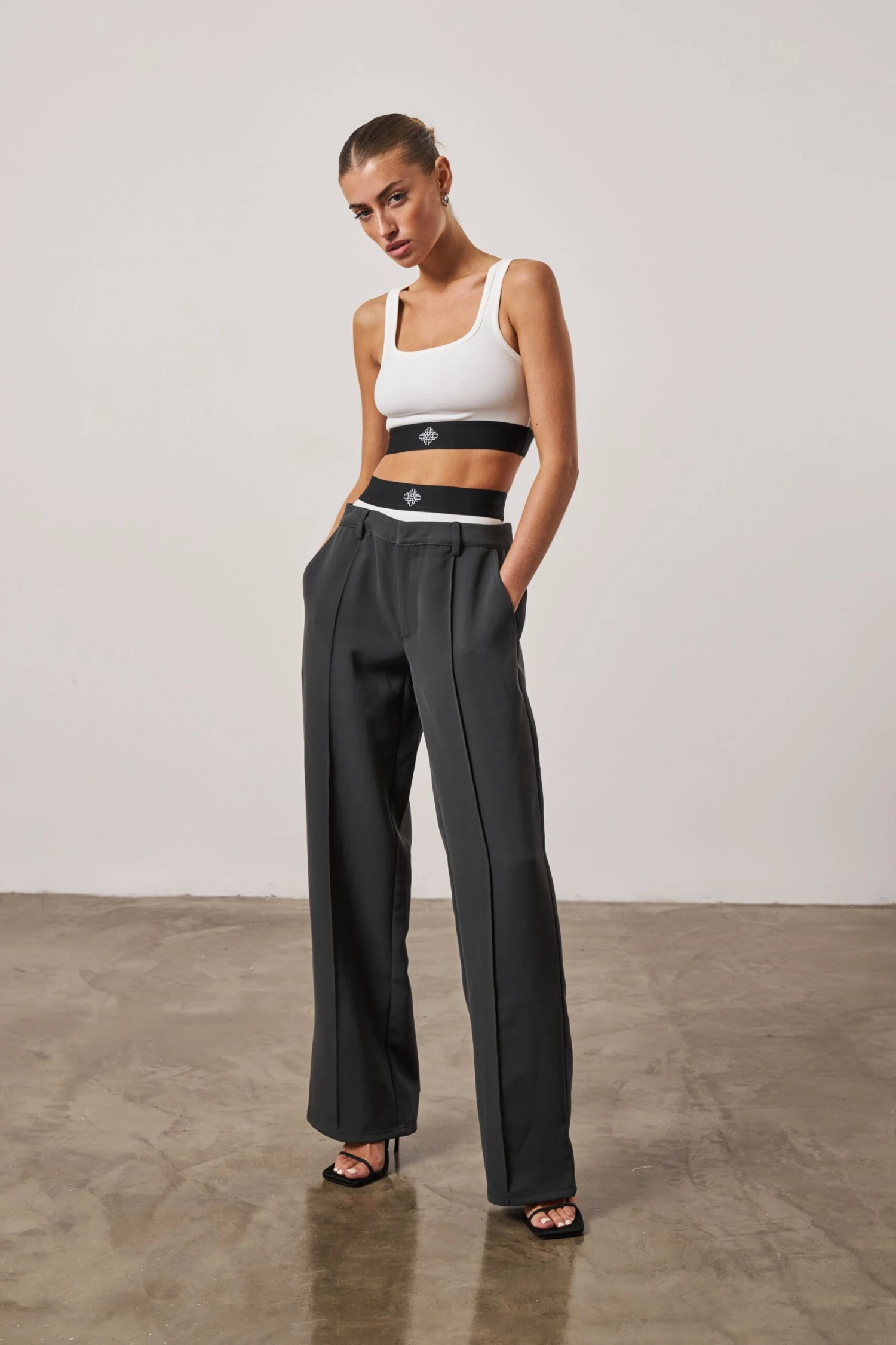 BRANDED ELASTIC RACER CROP TOP - OFF WHITE - Image 6