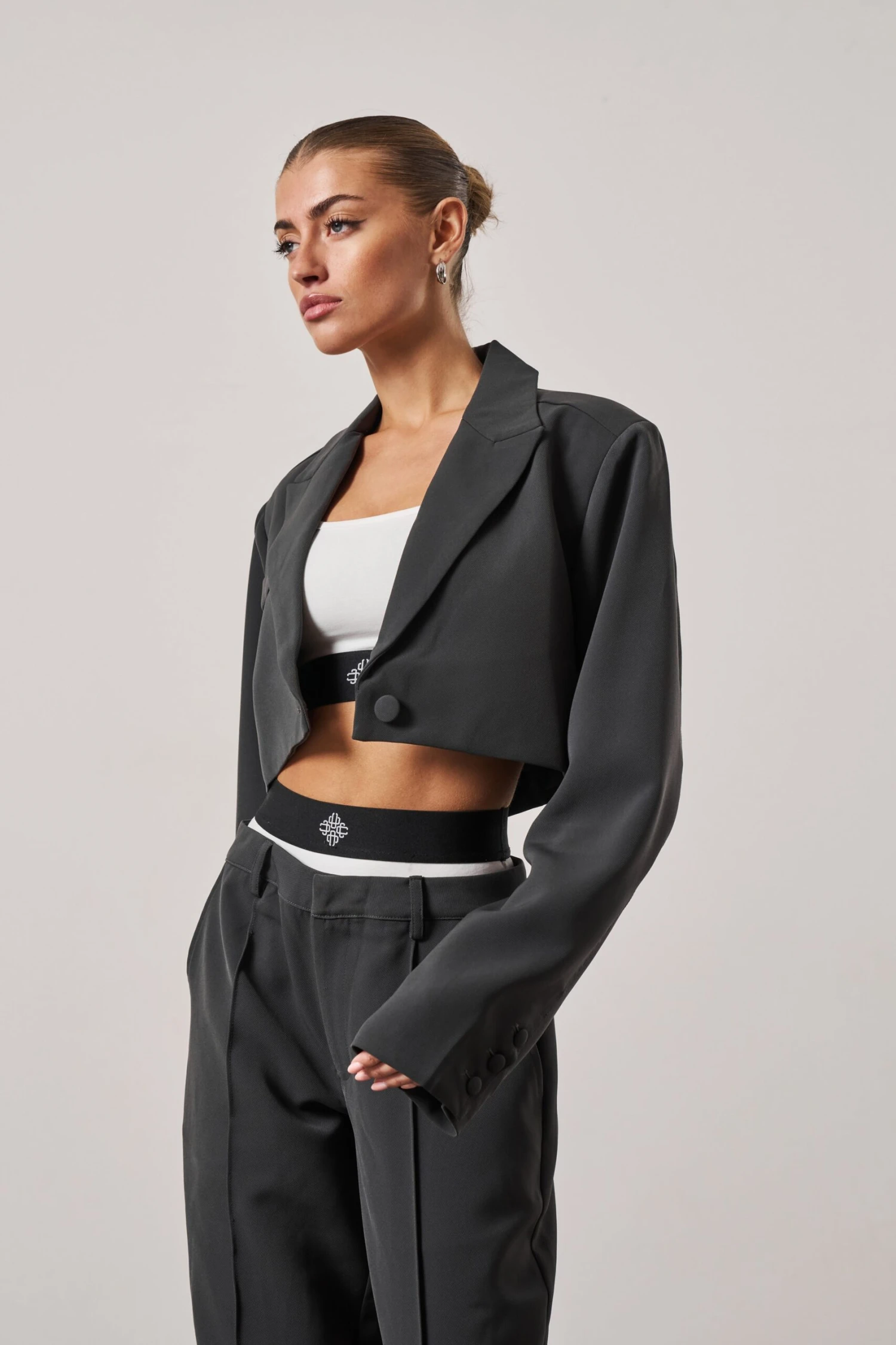 BRANDED ELASTIC RACER CROP TOP - OFF WHITE - Image 8