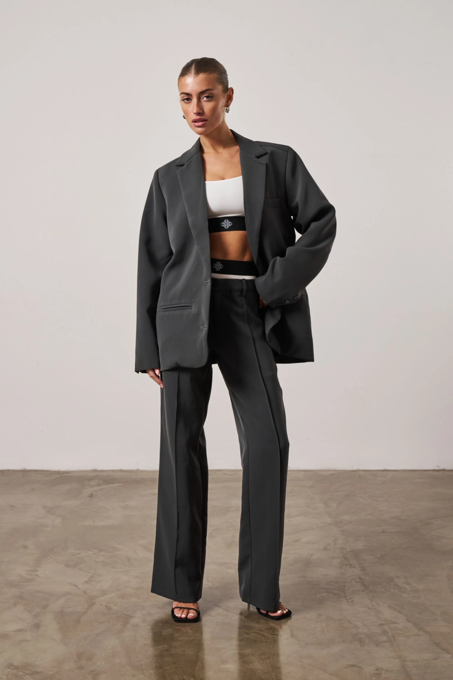 BRANDED ELASTIC RACER CROP TOP - OFF WHITE - Image 7