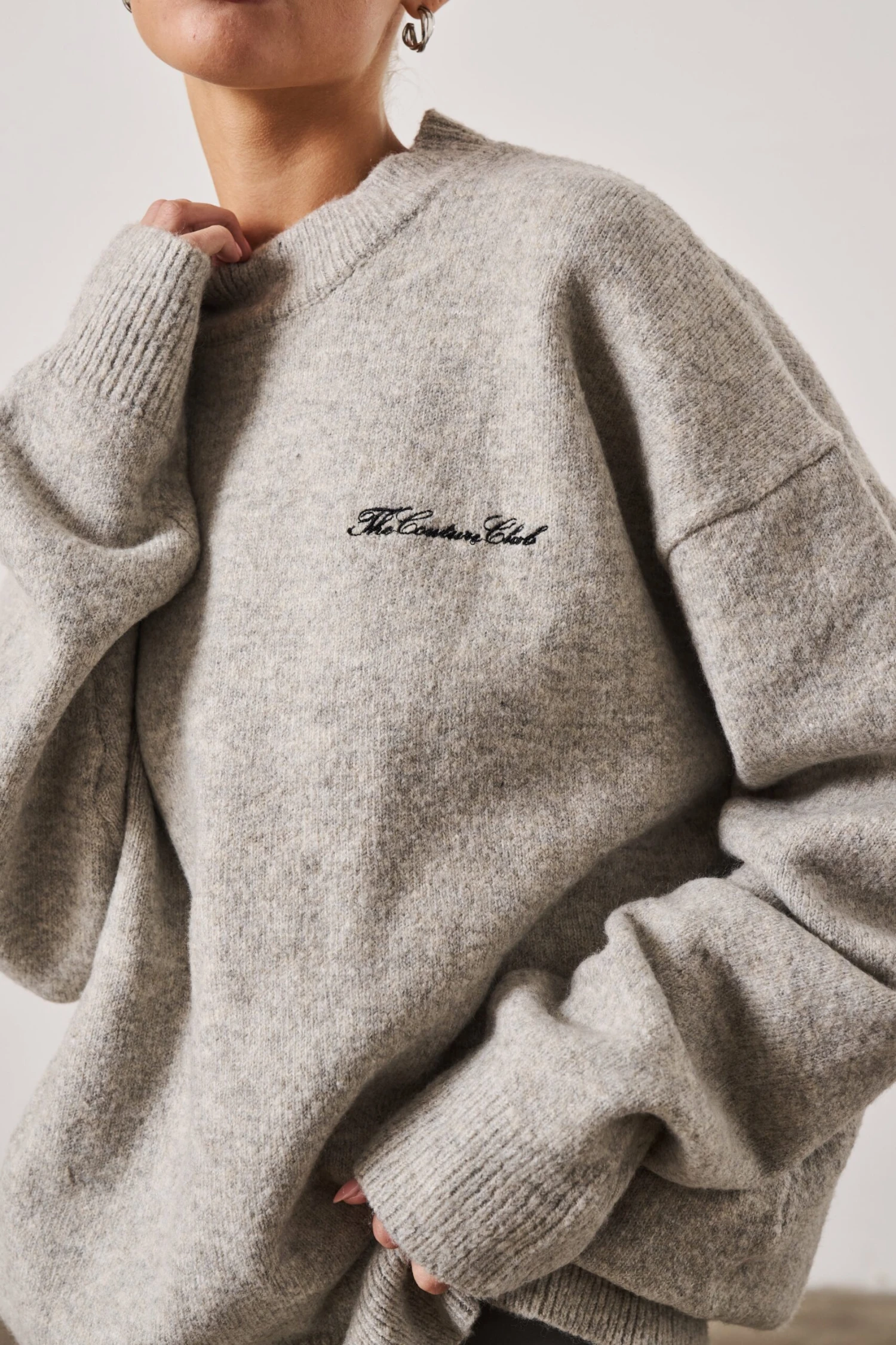 COUTURE SCRIPT KNITTED CREW - GREY - Image 8