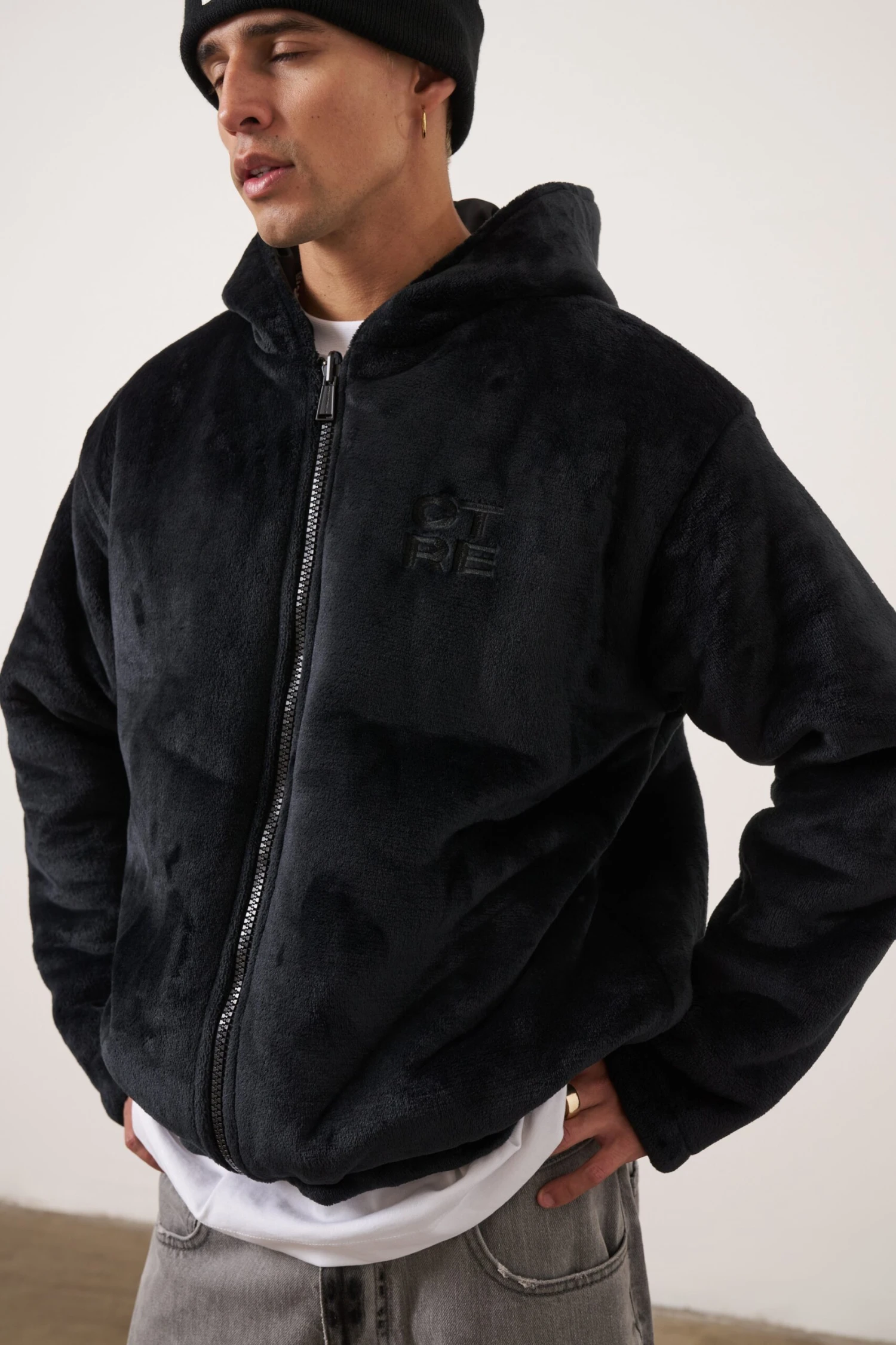 PADDED REVERSIBLE FAUX FUR ZIP THROUGH JACKET - BLACK - Image 4