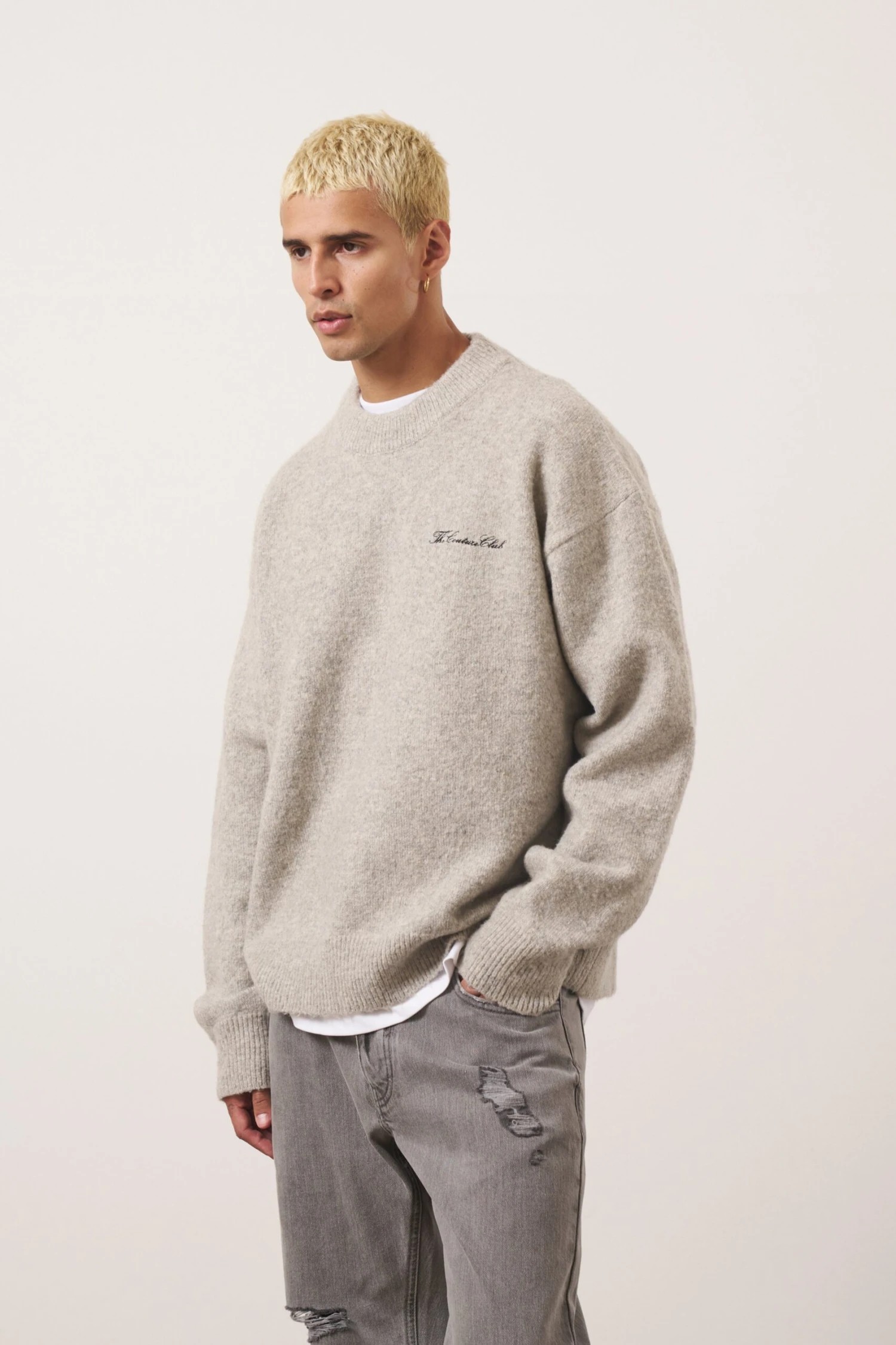 COUTURE SCRIPT KNITTED CREW - GREY - Image 2