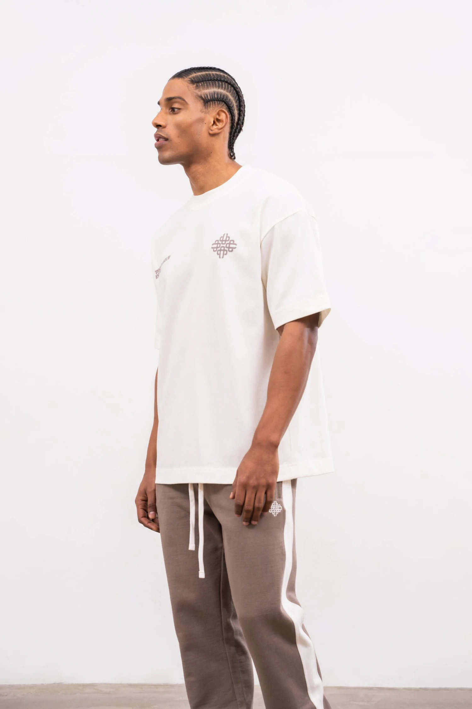 BLURRED GRAPHIC EMBLEM T-SHIRT - OFF WHITE - Image 3
