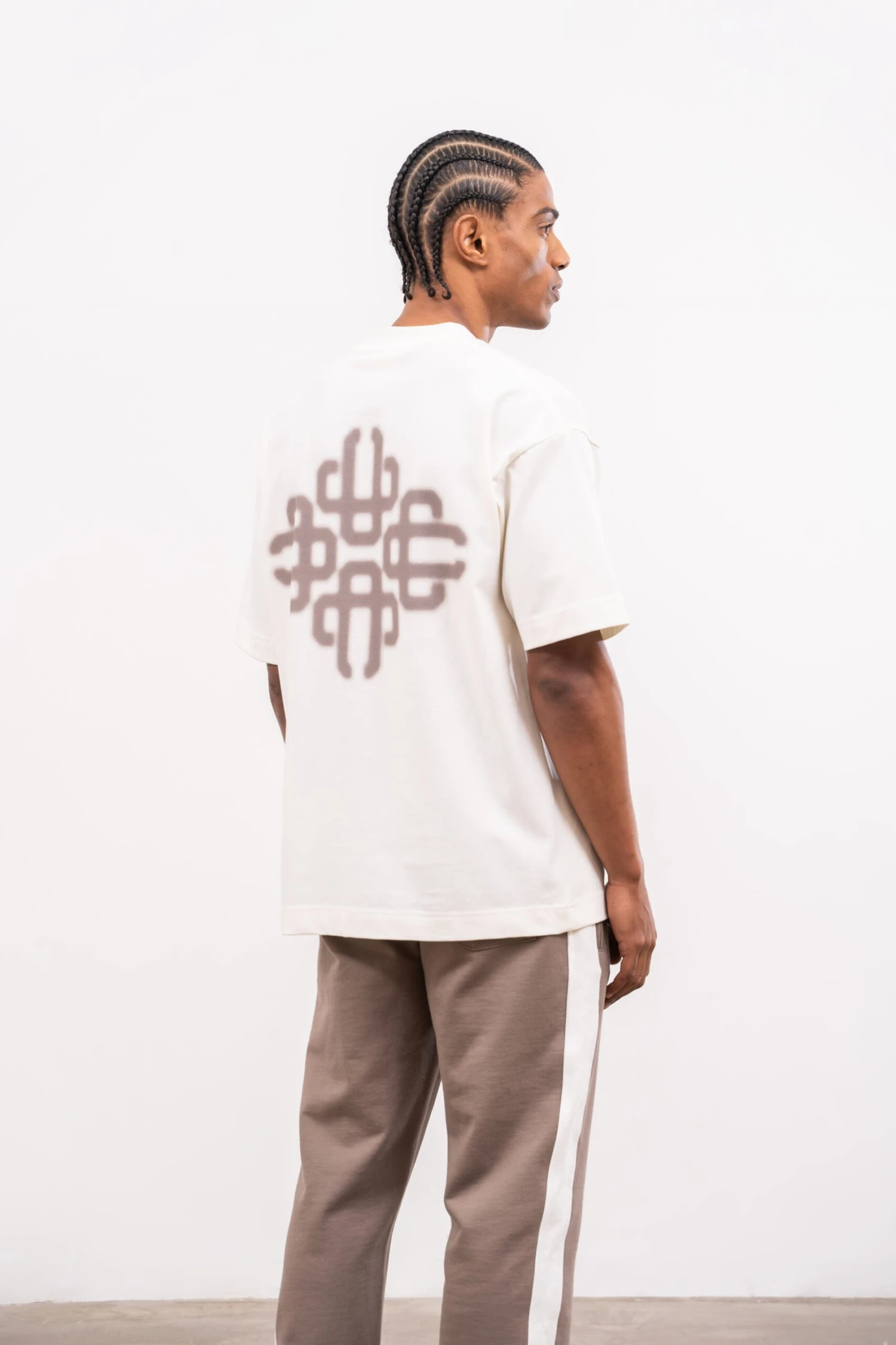 BLURRED GRAPHIC EMBLEM T-SHIRT - OFF WHITE - Image 4