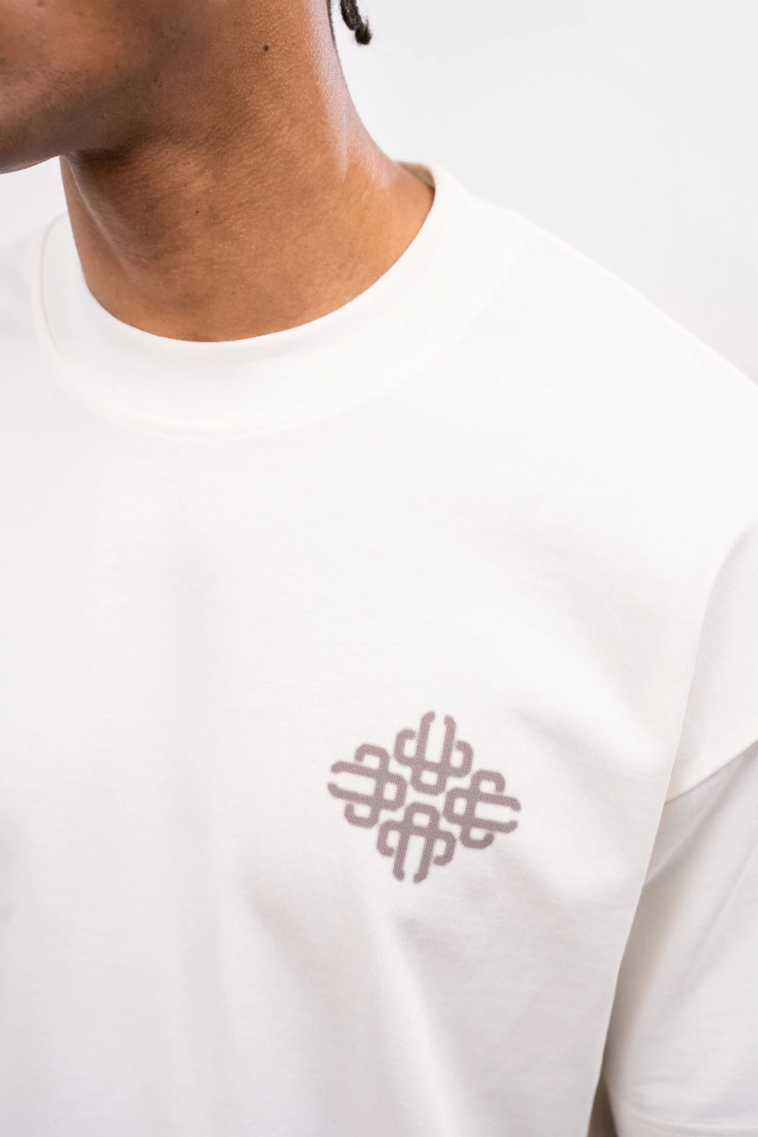 BLURRED GRAPHIC EMBLEM T-SHIRT - OFF WHITE - Image 5