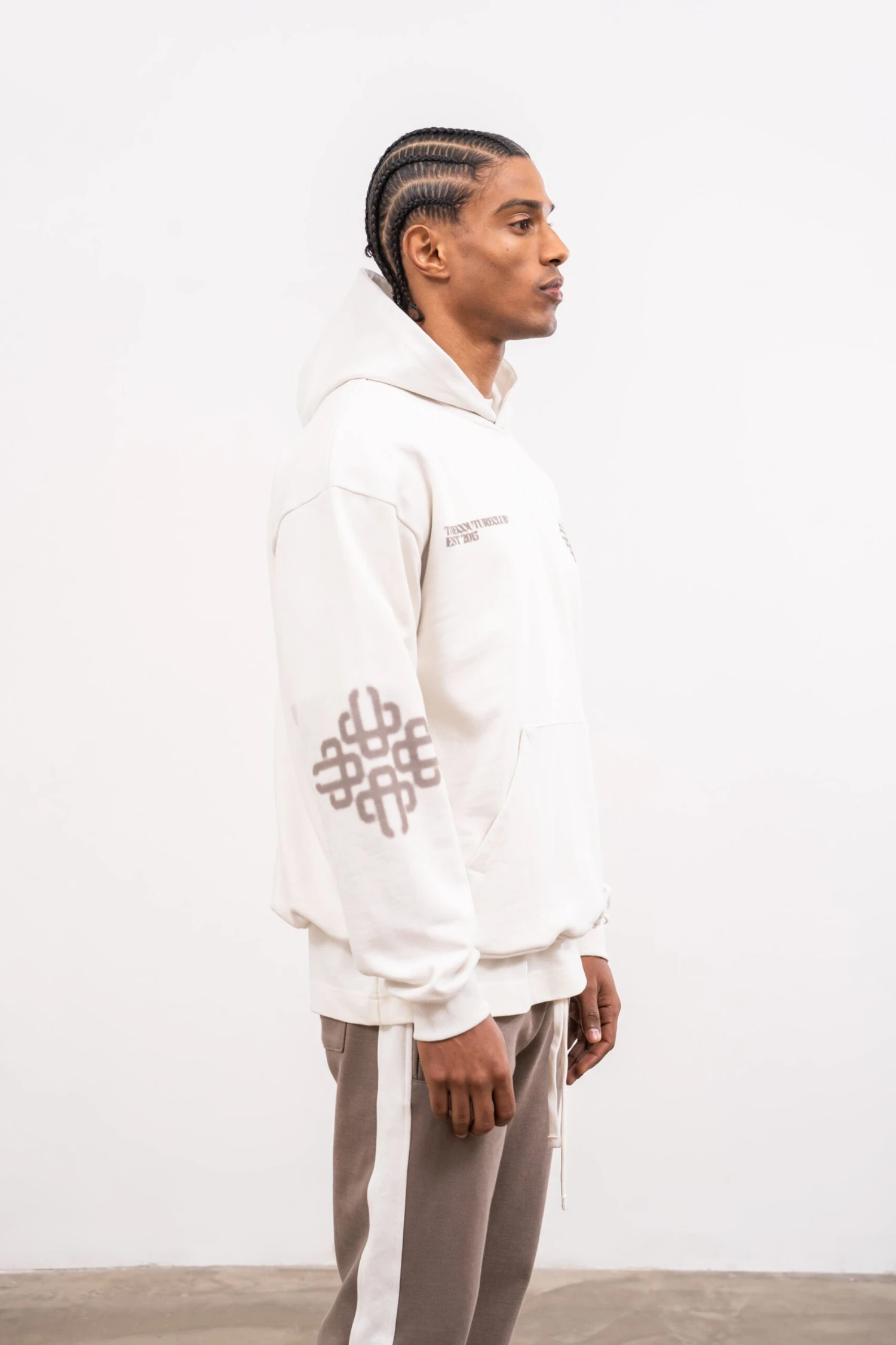 BLURRED EMBLEM GRAPHIC HOODIE - OFF WHITE - Image 4