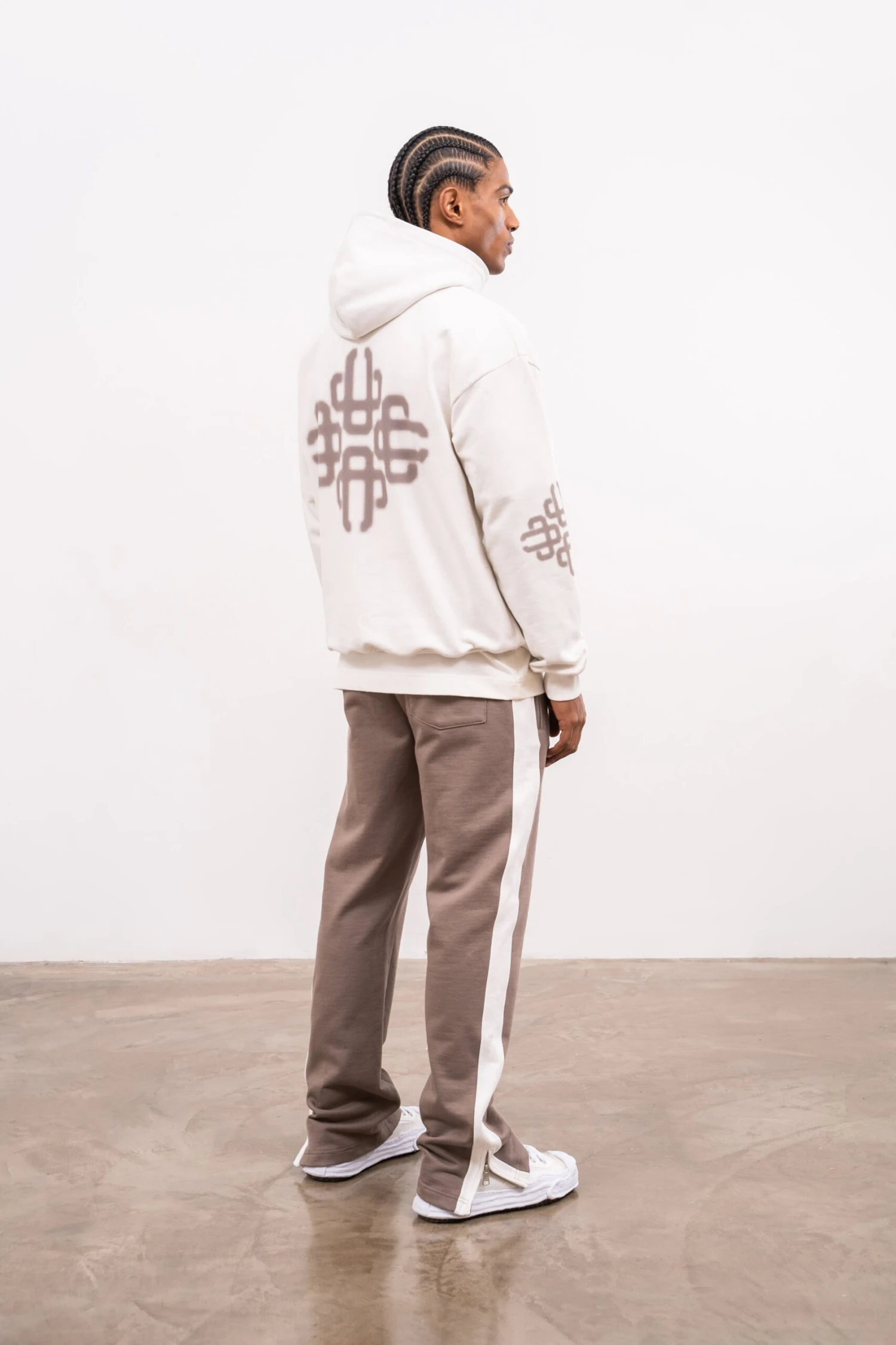 BLURRED EMBLEM GRAPHIC HOODIE - OFF WHITE - Image 3