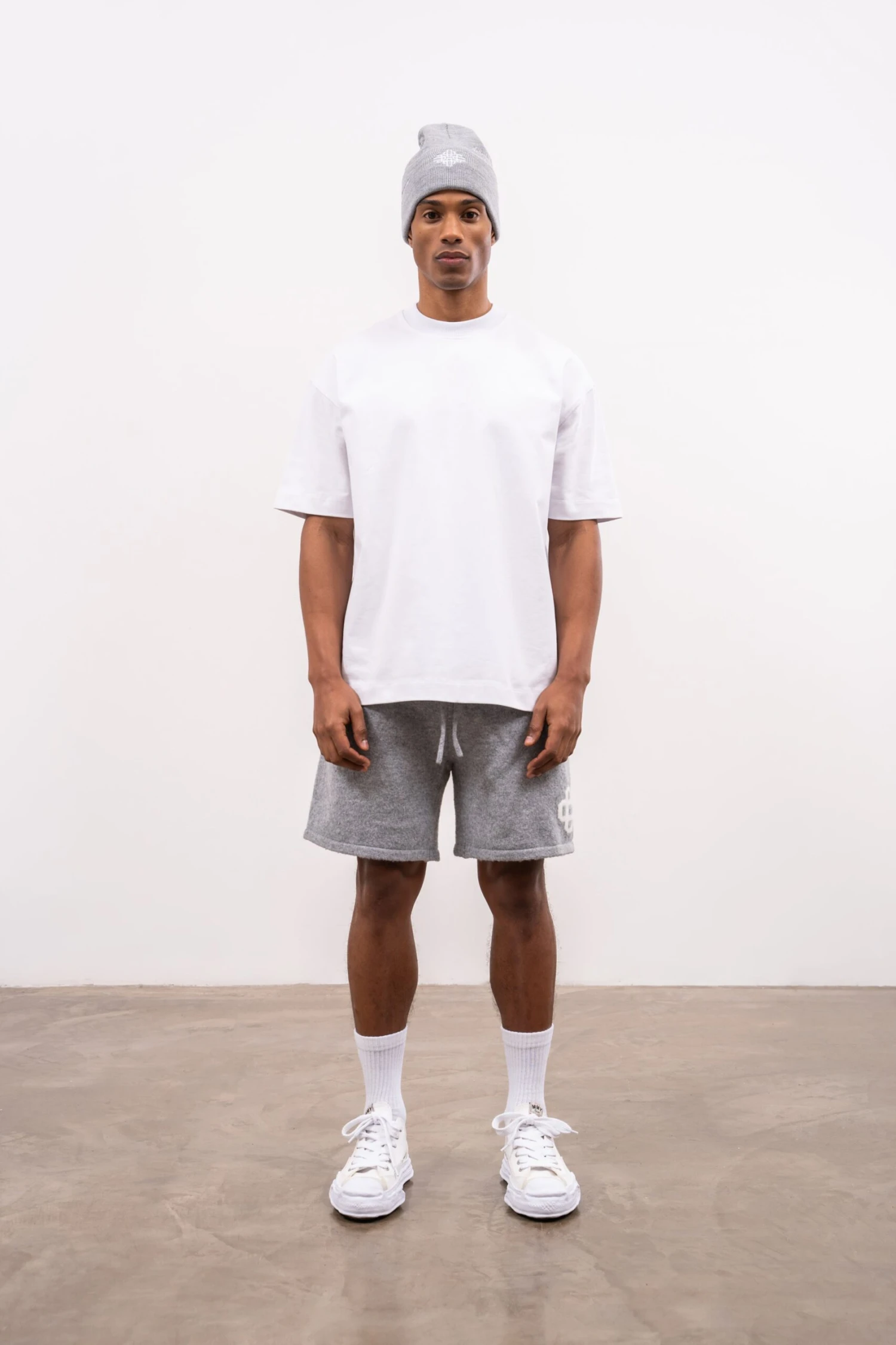 FLUFFY KNIT EMBLEM SHORTS - GREY MARL - Image 5