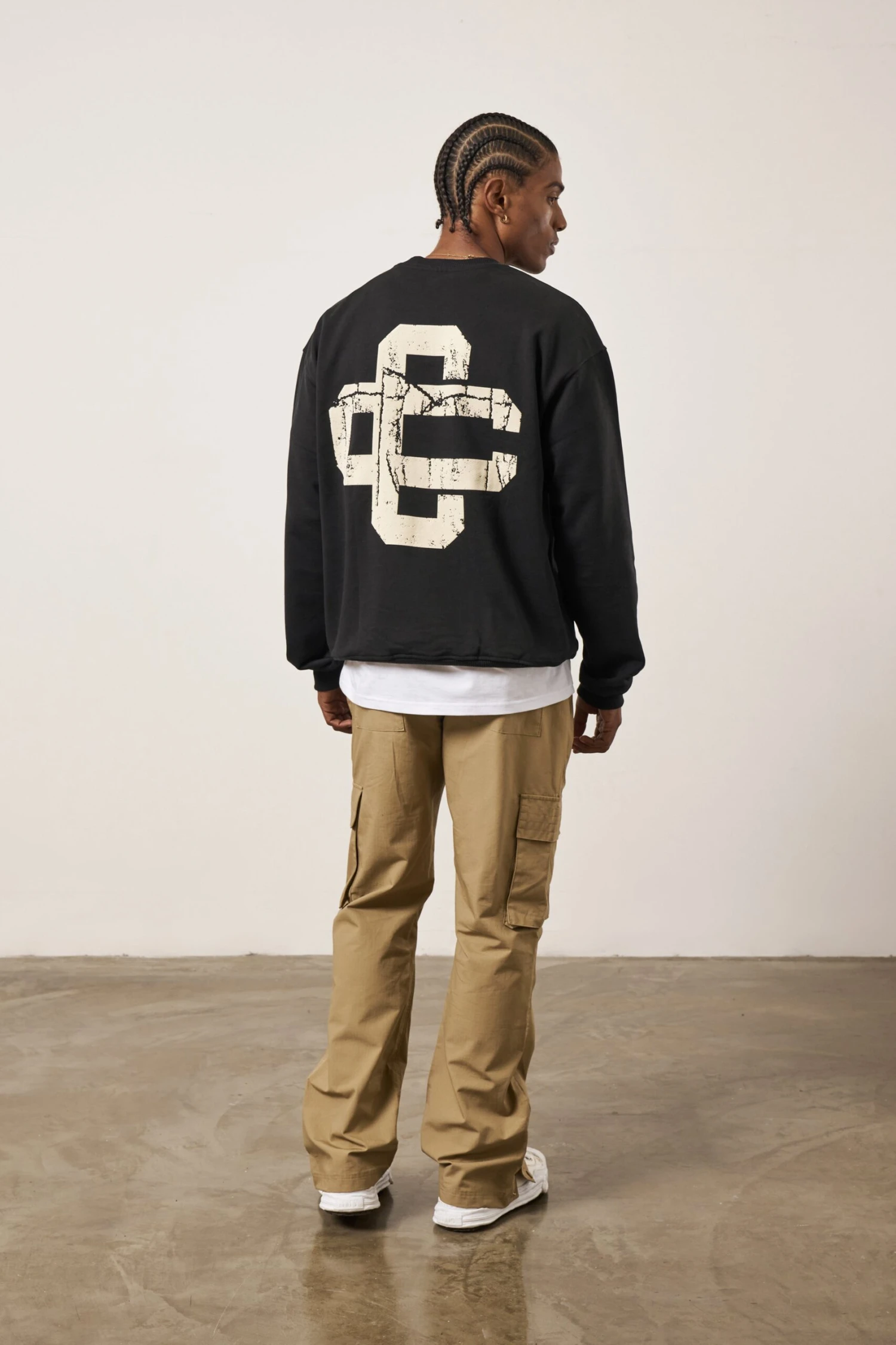 CRACKED EMBLEM SWEATSHIRT - BLACK - Image 6