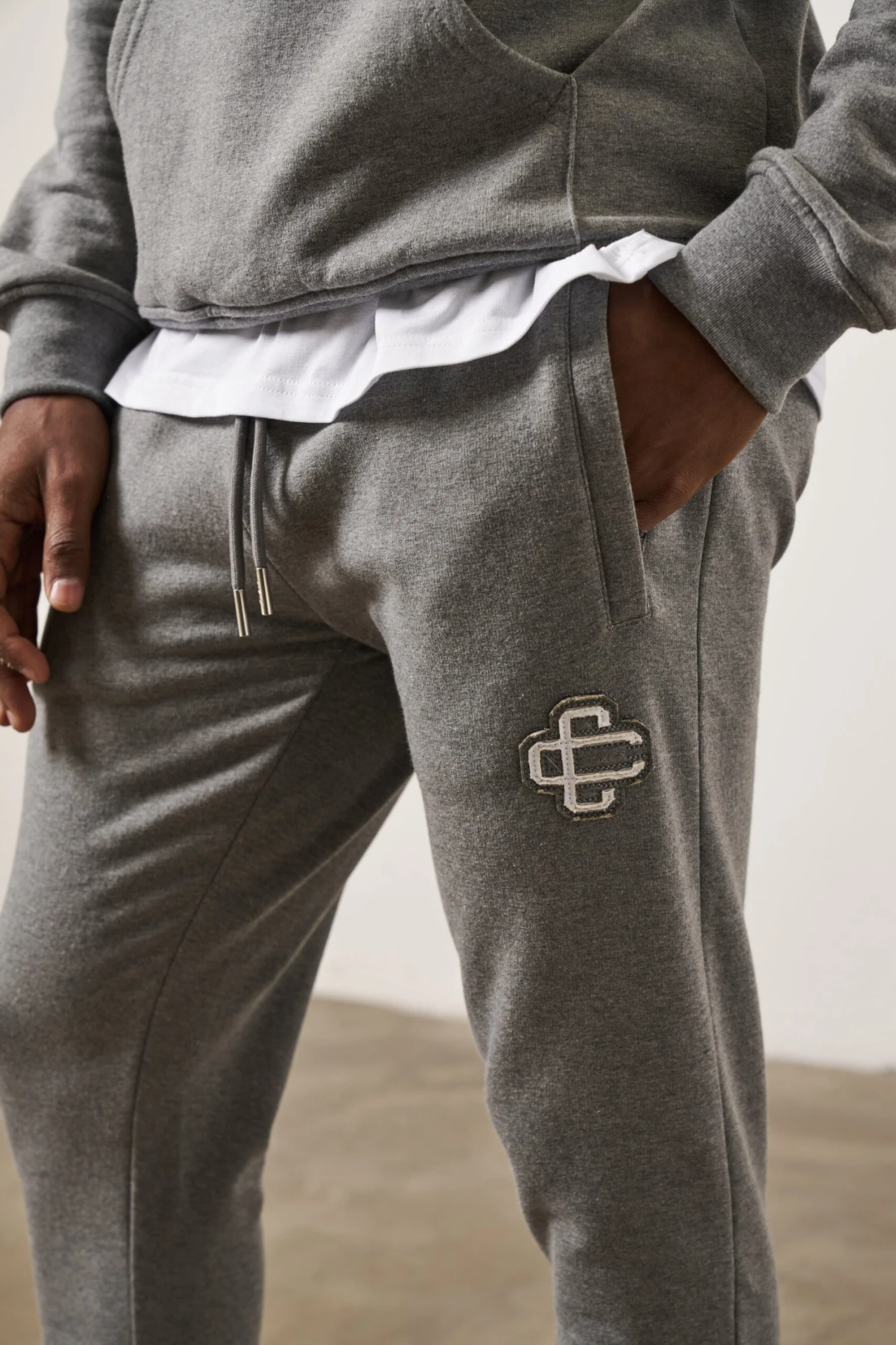 EMBLEM SLIM FIT JOGGER - GREY MARL - Image 3