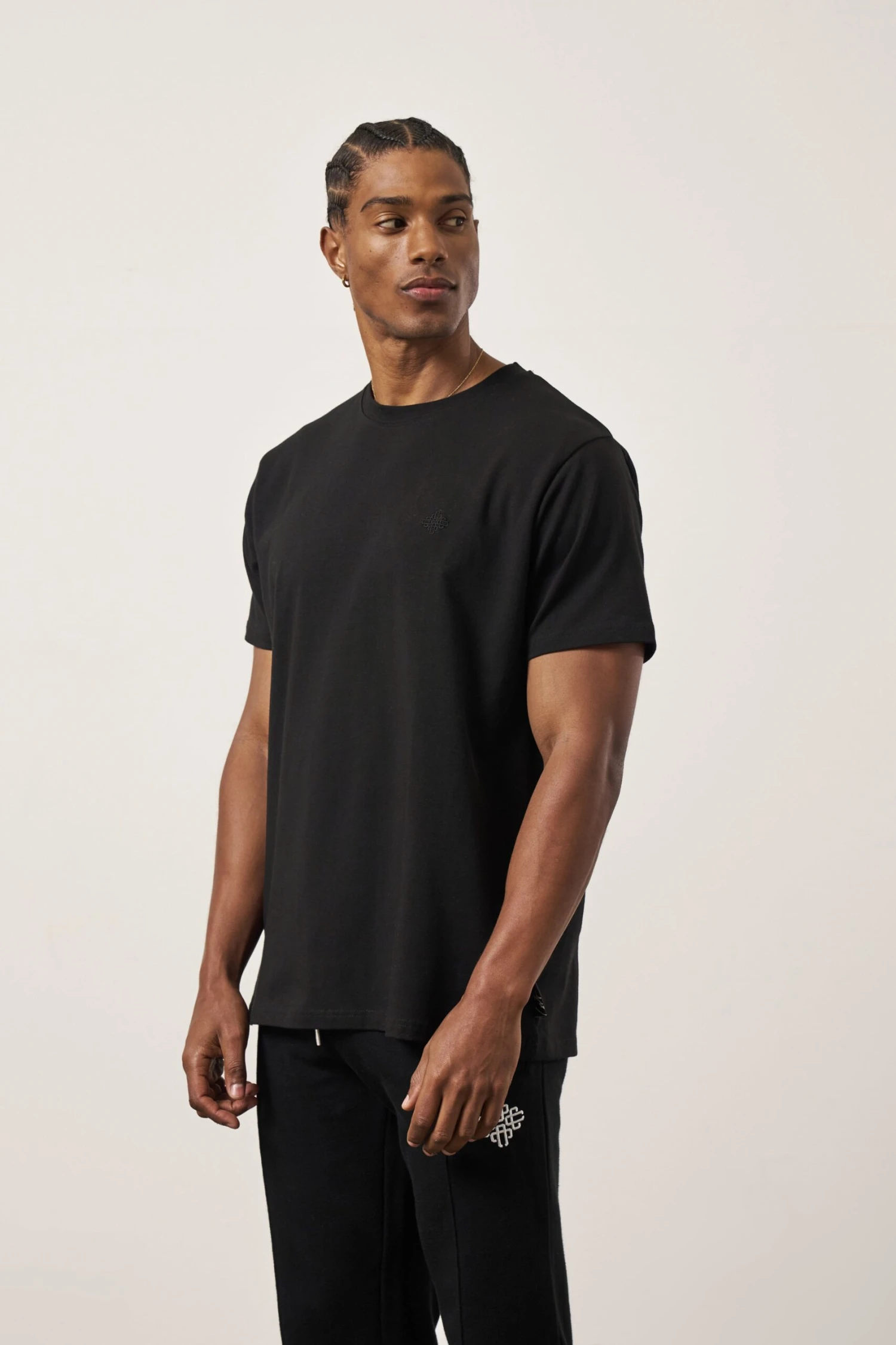 EMBLEM EMBROIDERED SLIM FIT T-SHIRT - BLACK - Image 3