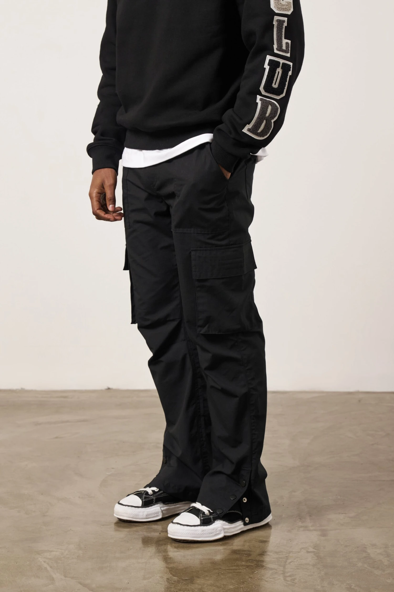 RIPSTOP RELAXED CARGO TROUSERS - BLACK - Image 3