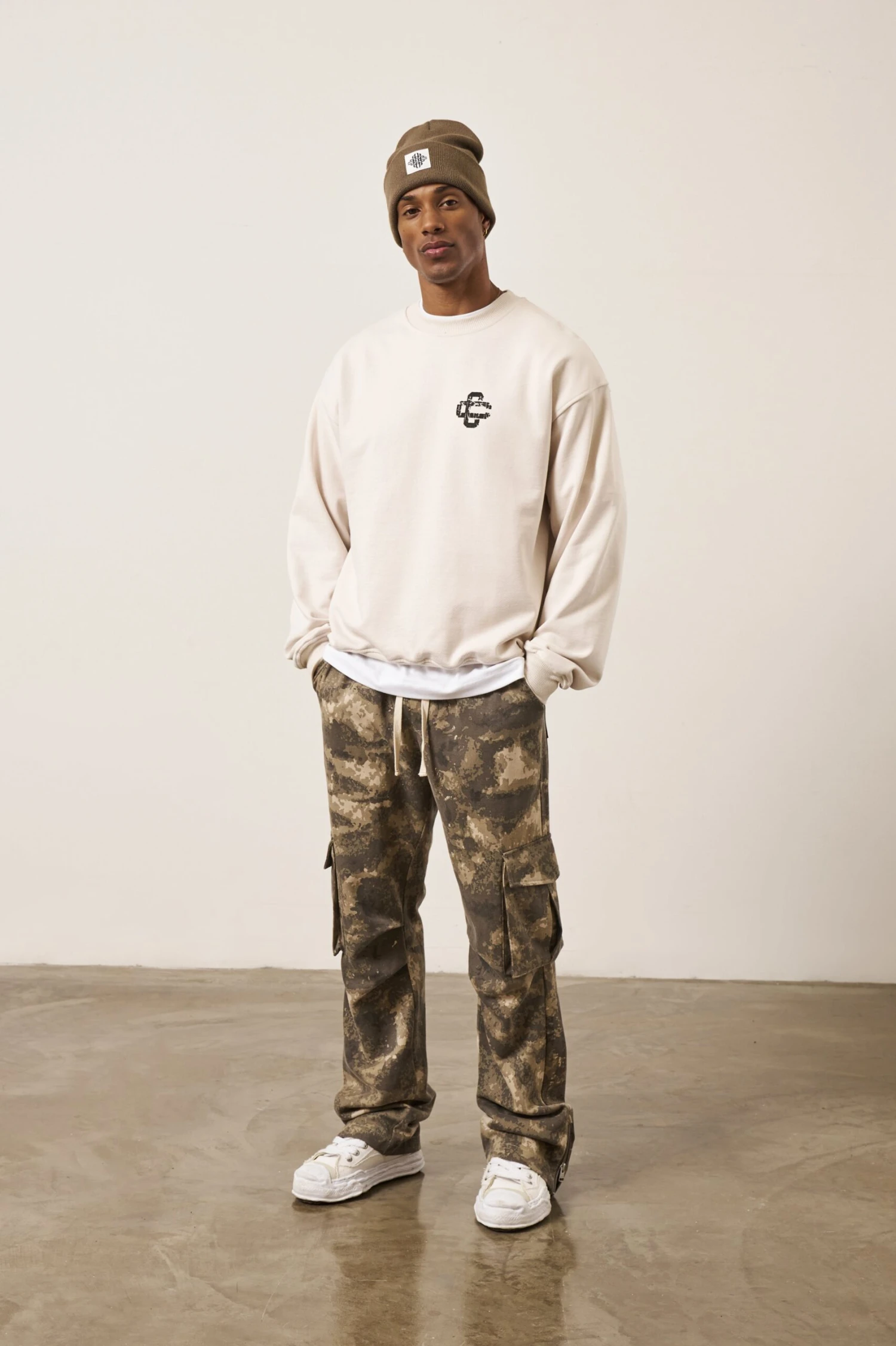 CRACKED EMBLEM SWEATSHIRT - OFF WHITE - Image 3