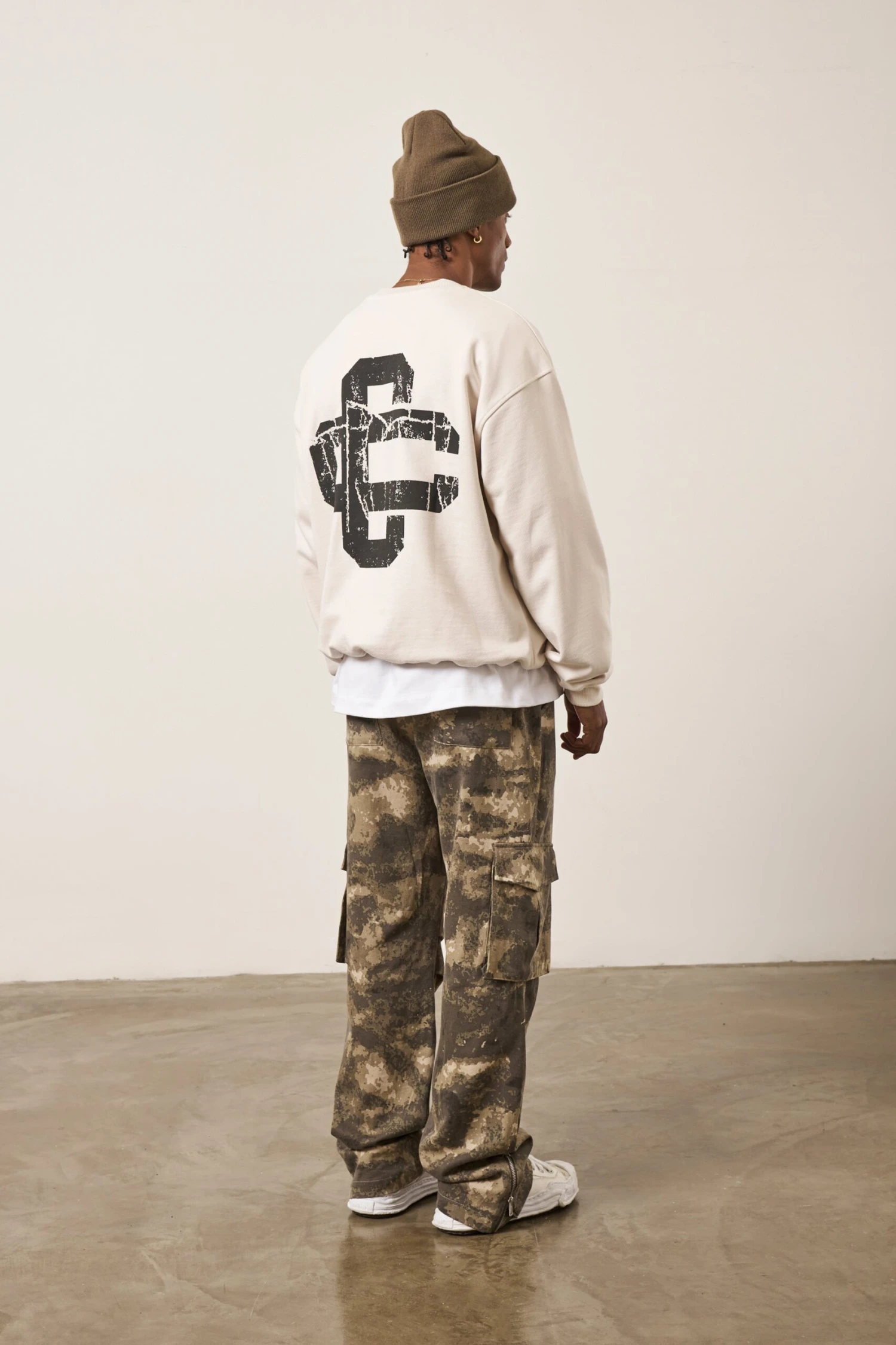CRACKED EMBLEM SWEATSHIRT - OFF WHITE - Image 5