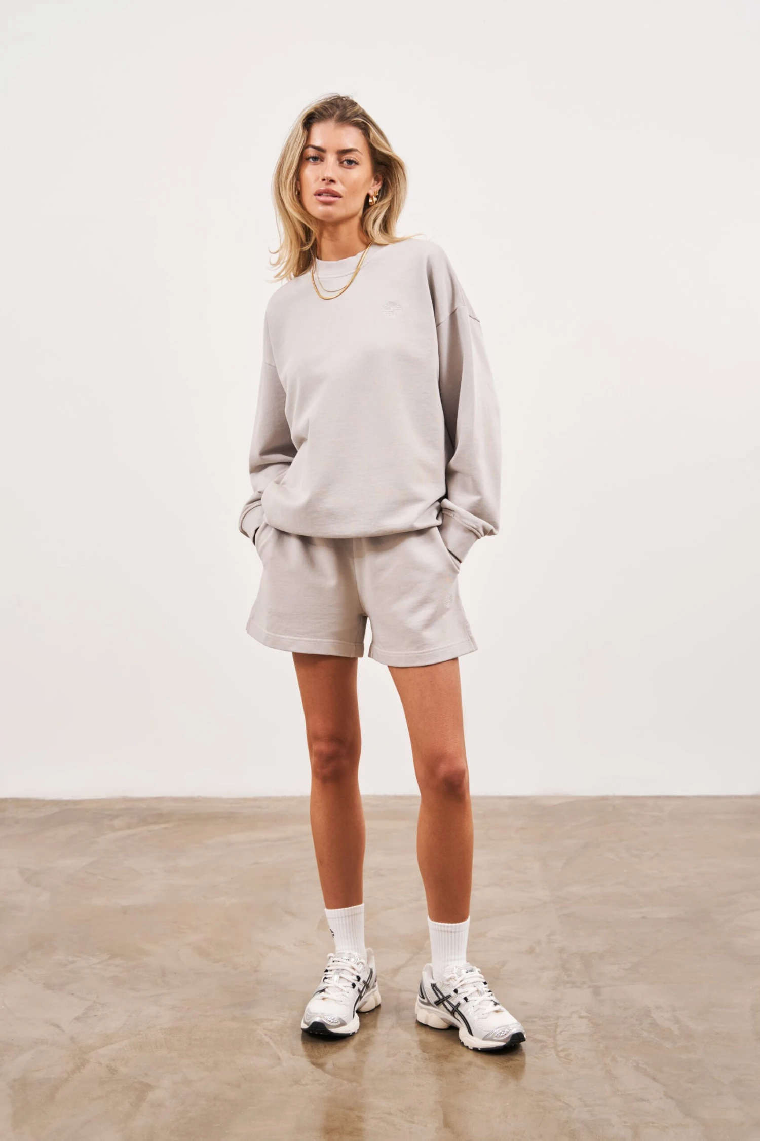 EMBLEM OVERSIZED SWEATSHIRT - WASHED GREY - Image 6