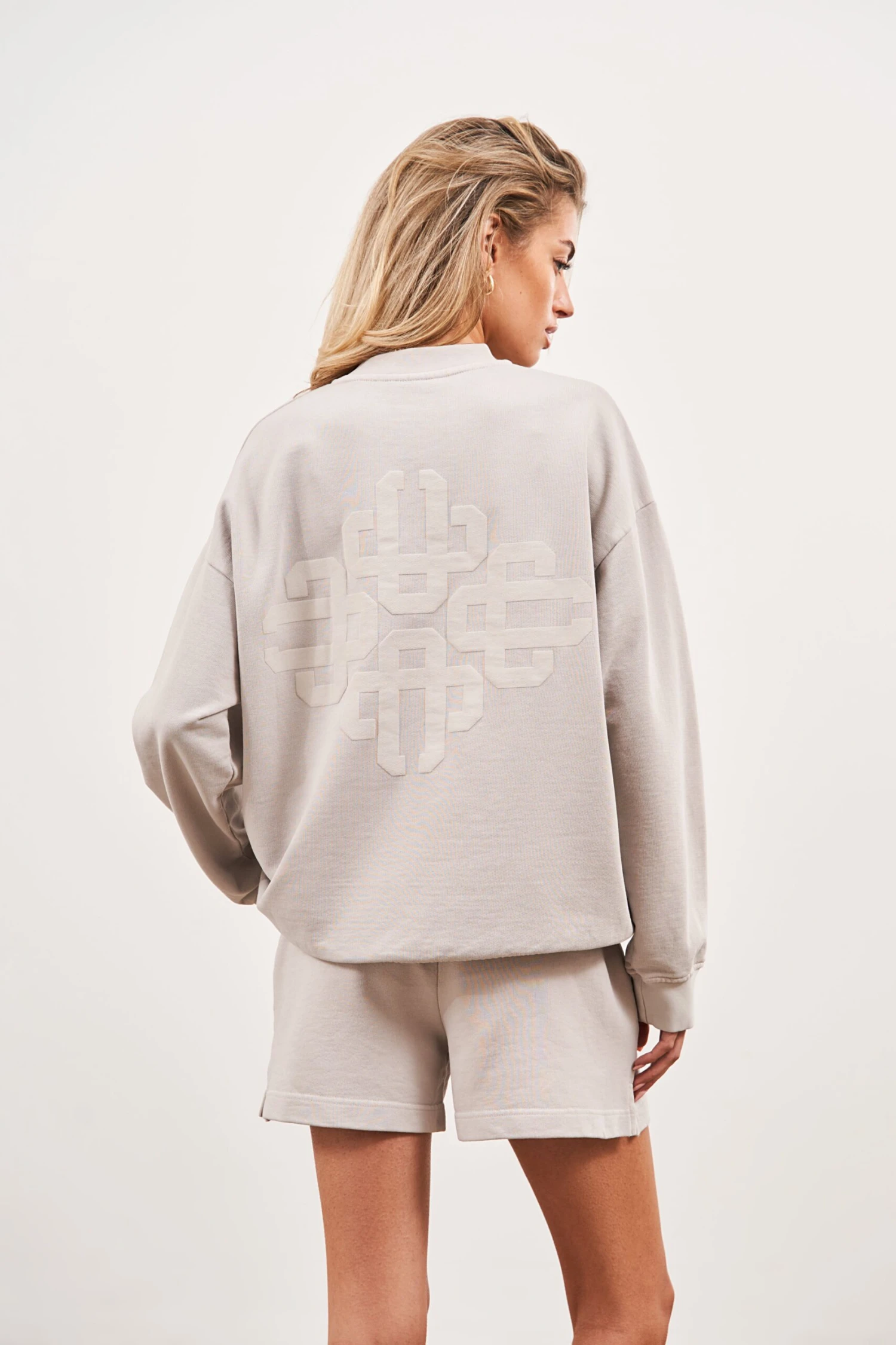EMBLEM OVERSIZED SWEATSHIRT - WASHED GREY - Image 3