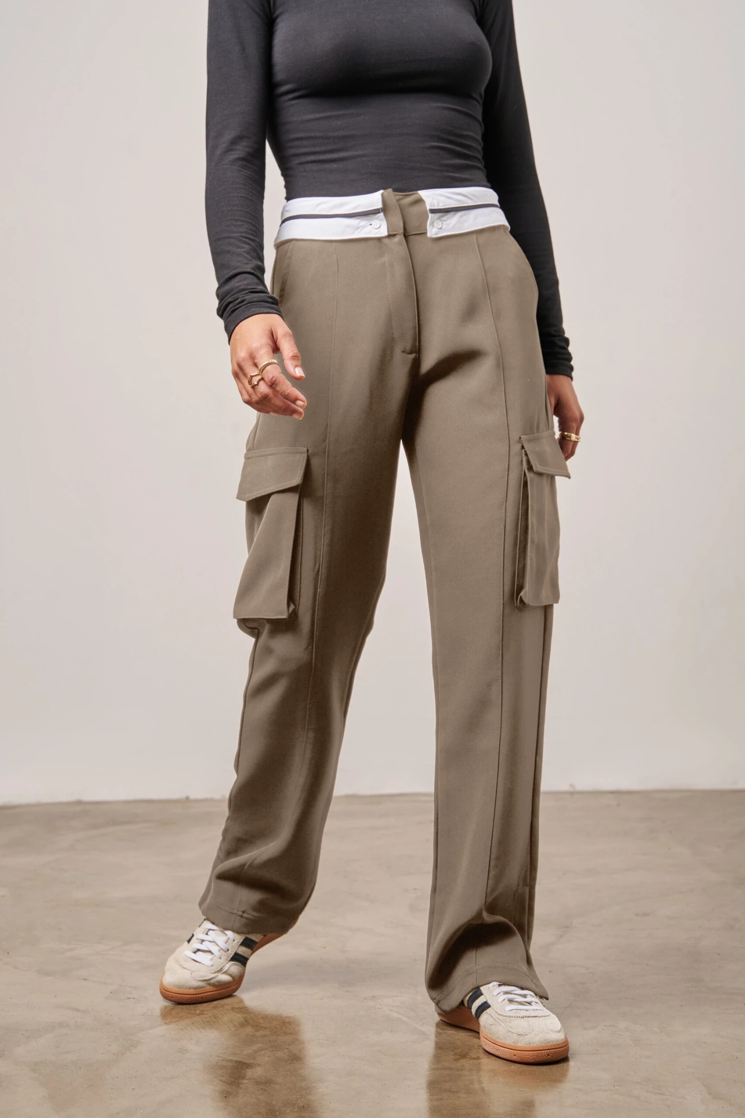 REVERSE WAISTBAND SMART CARGO TROUSER - BEIGE - Image 5