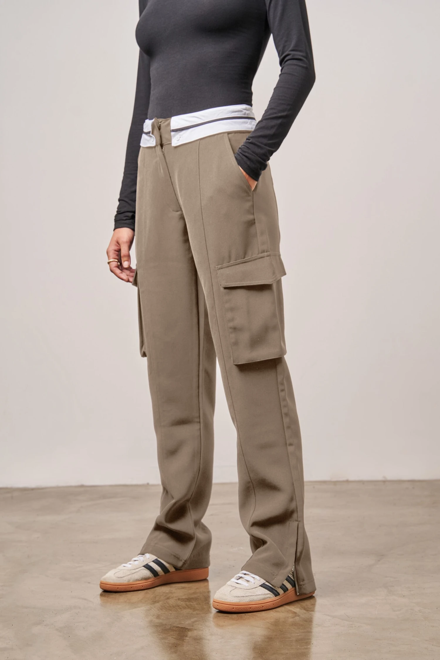 REVERSE WAISTBAND SMART CARGO TROUSER - BEIGE - Image 6