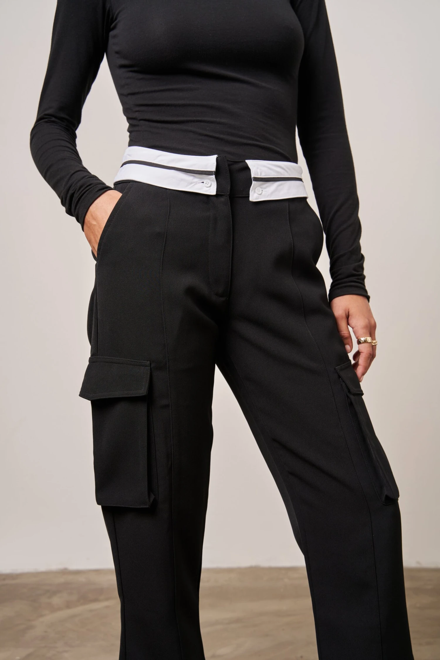 REVERSE WAISTBAND SMART CARGO TROUSER - BLACK - Image 7