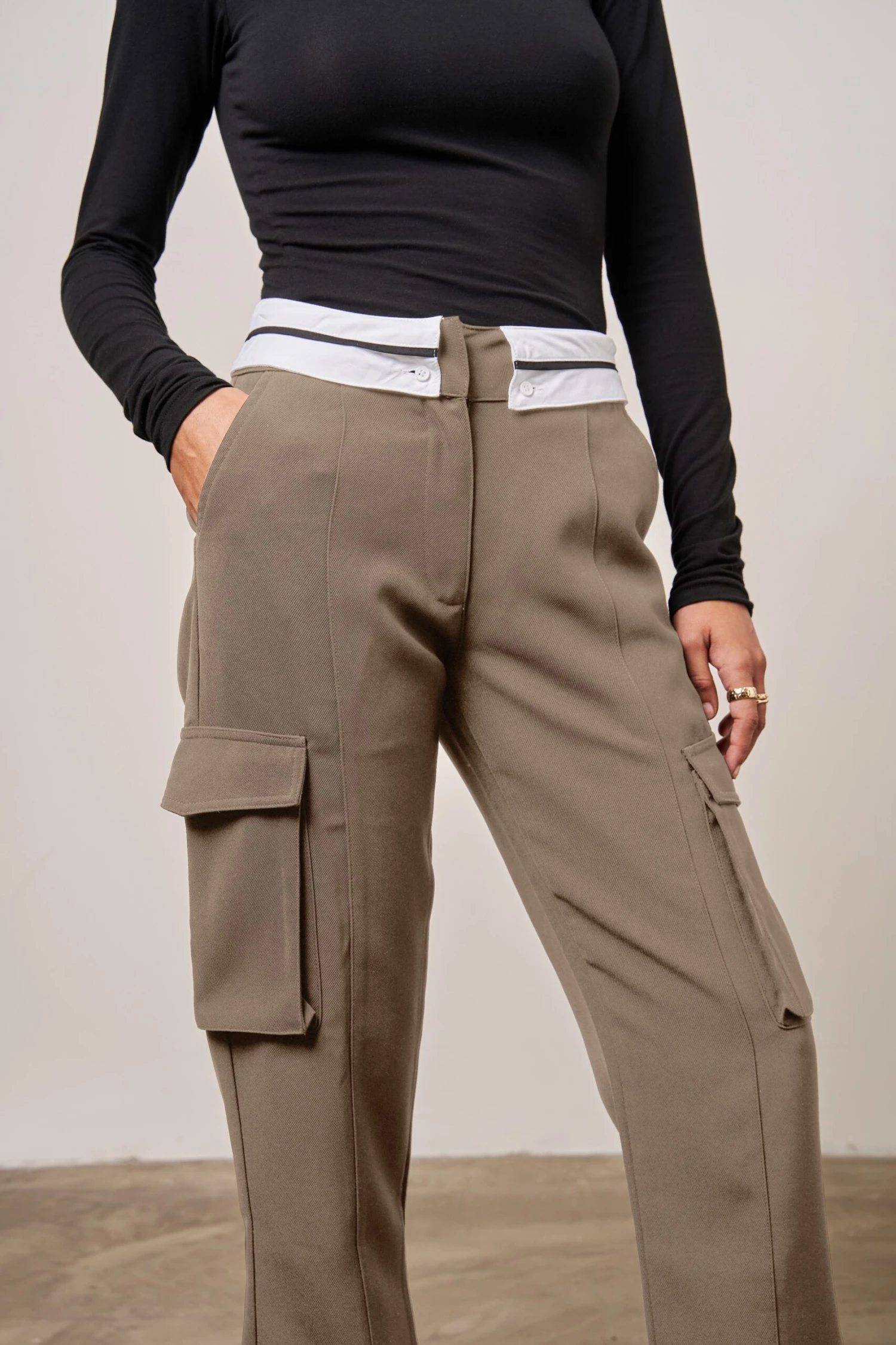 REVERSE WAISTBAND SMART CARGO TROUSER - BEIGE - Image 3