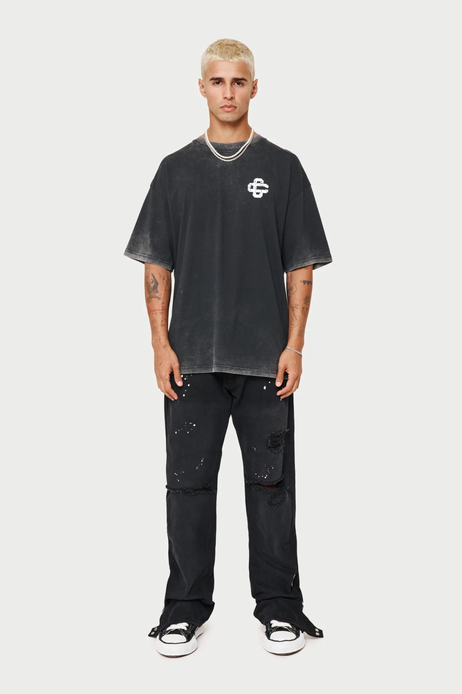 CRACKED PRINT EMBLEM RELAXED T-SHIRT - ACID WASH - Image 5