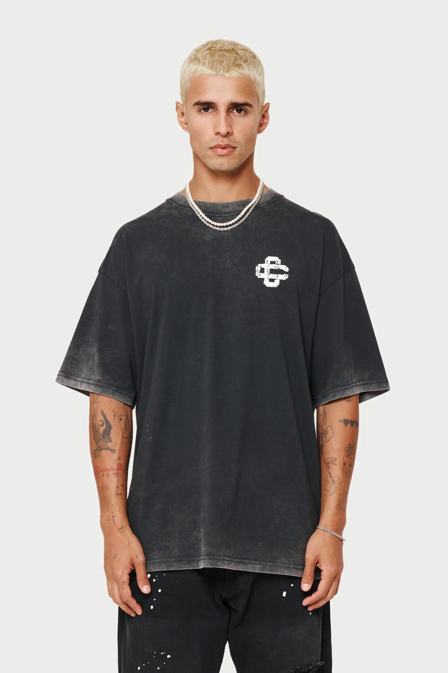 CRACKED PRINT EMBLEM RELAXED T-SHIRT - ACID WASH - Image 4