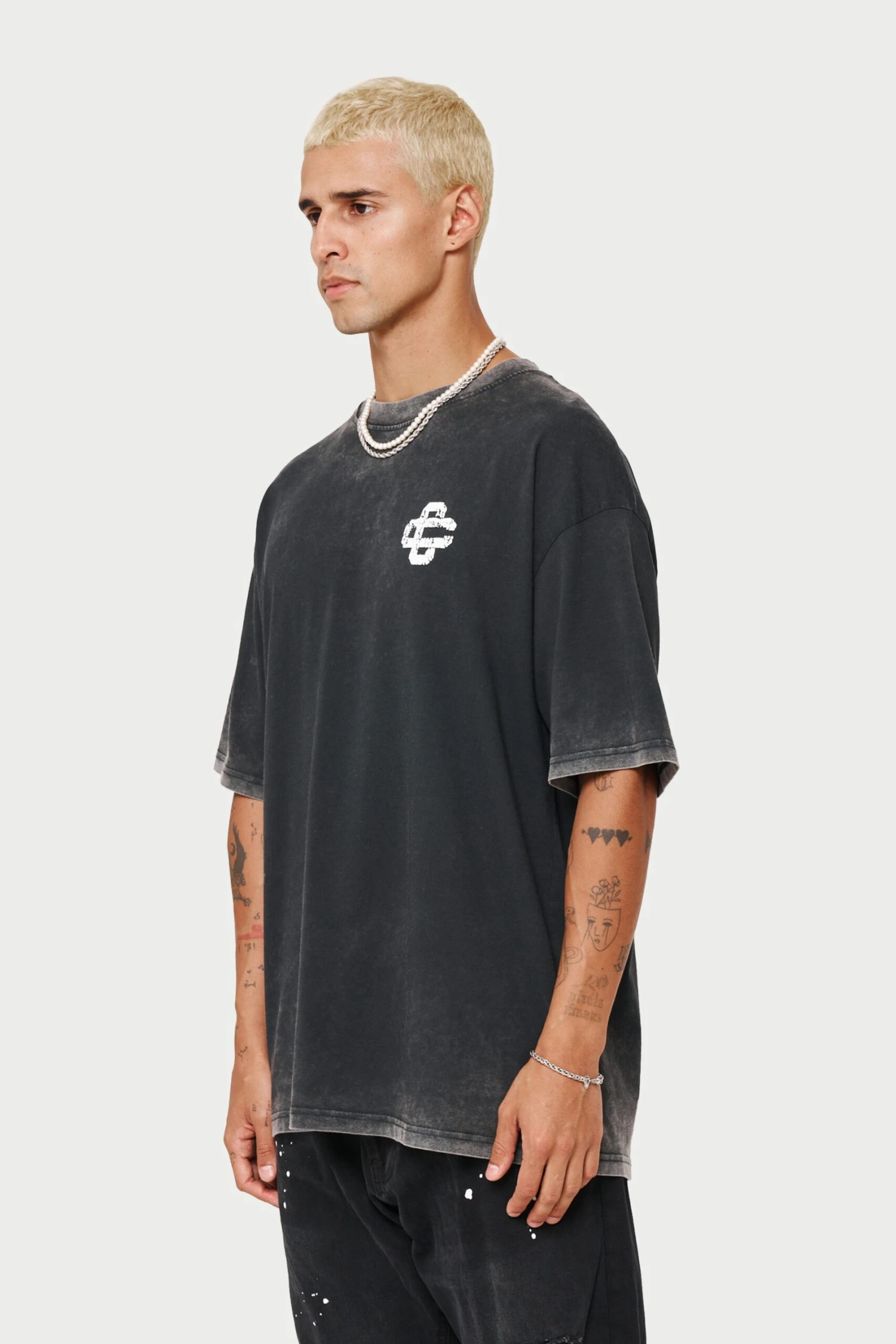 CRACKED PRINT EMBLEM RELAXED T-SHIRT - ACID WASH - Image 6