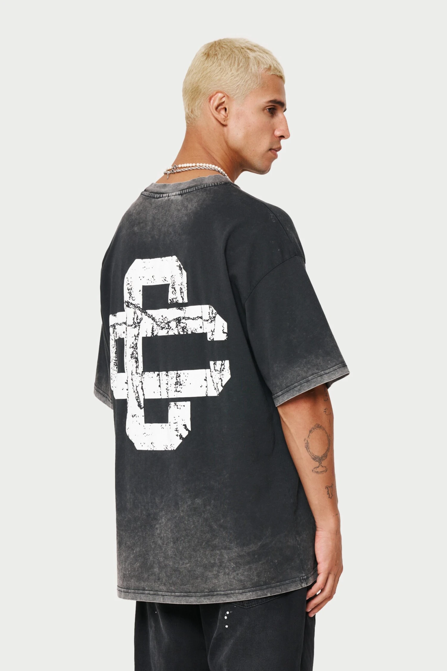CRACKED PRINT EMBLEM RELAXED T-SHIRT - ACID WASH - Image 7
