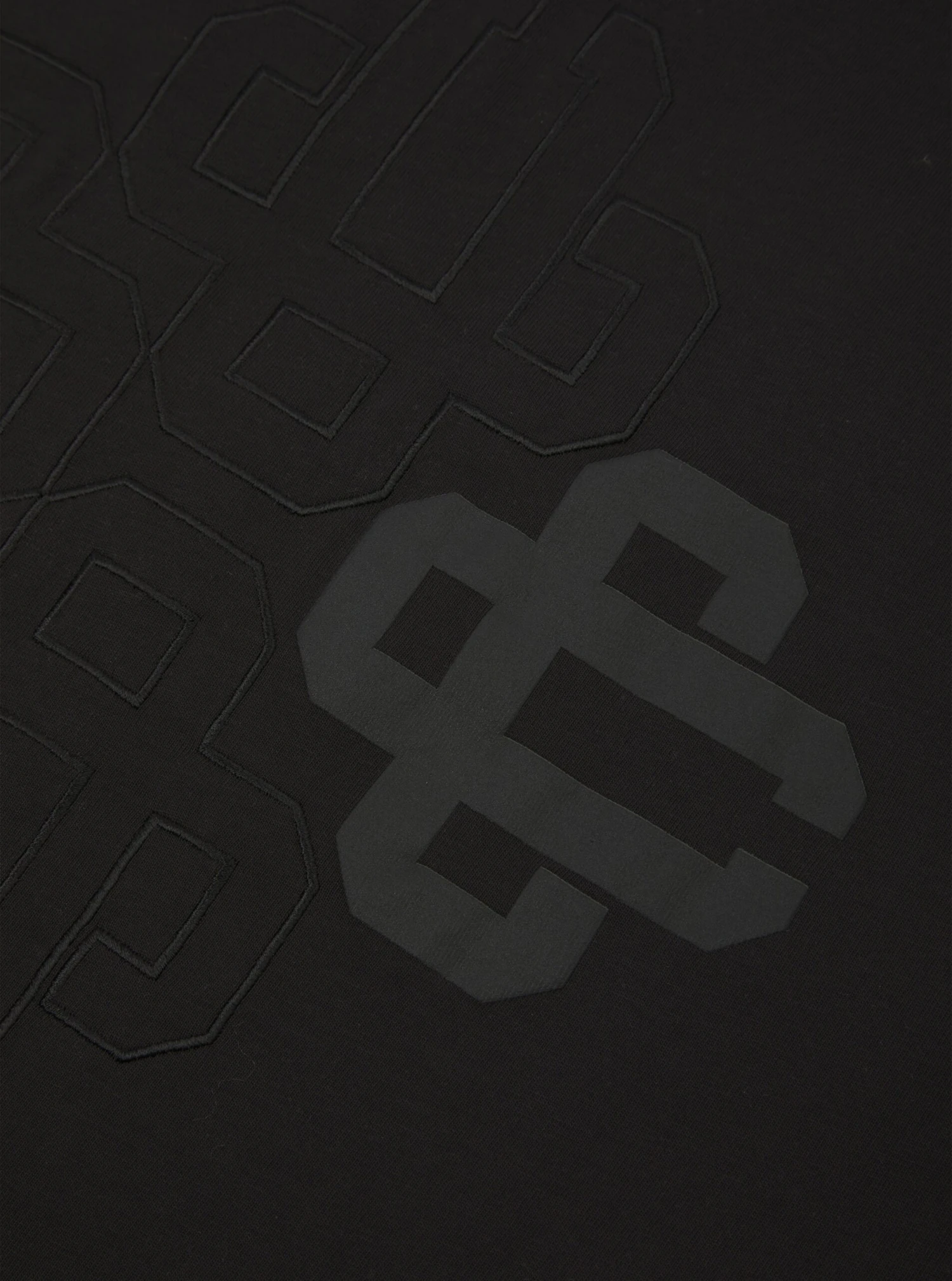 OUTLINE EMBLEM RELAXED T-SHIRT - BLACK - Image 8