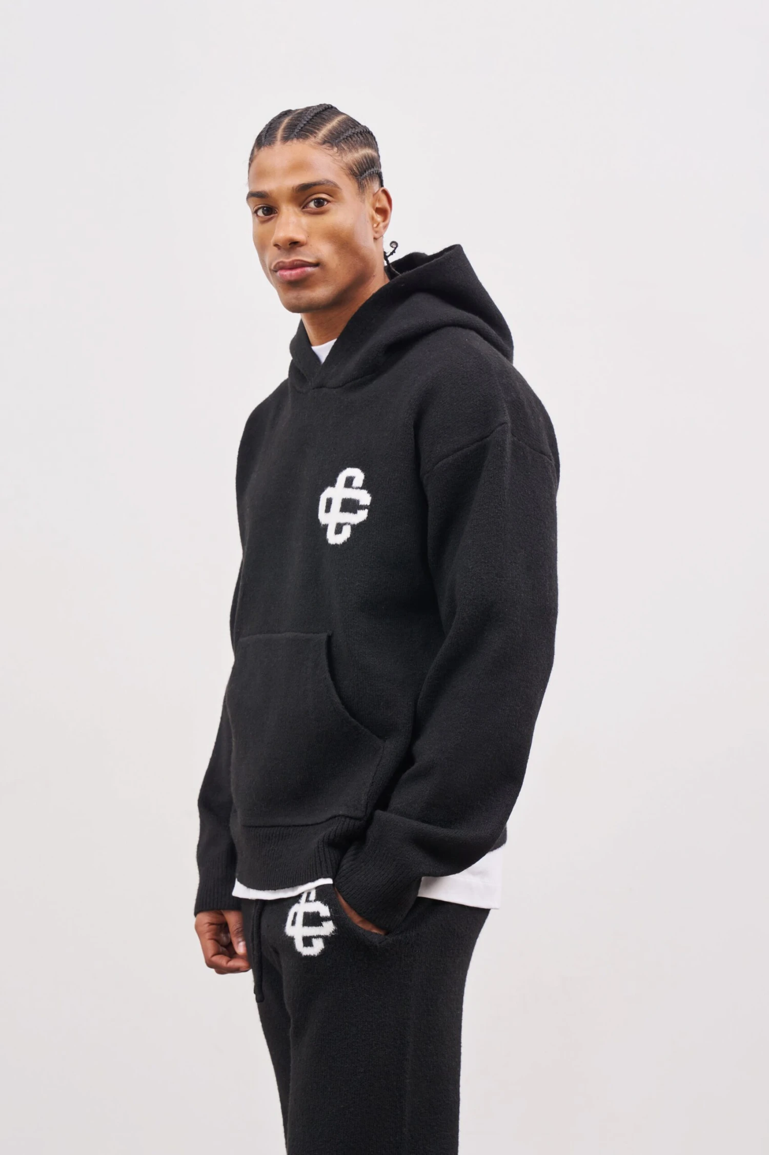 FLUFFY KNIT EMBLEM HOODIE - BLACK - Image 3