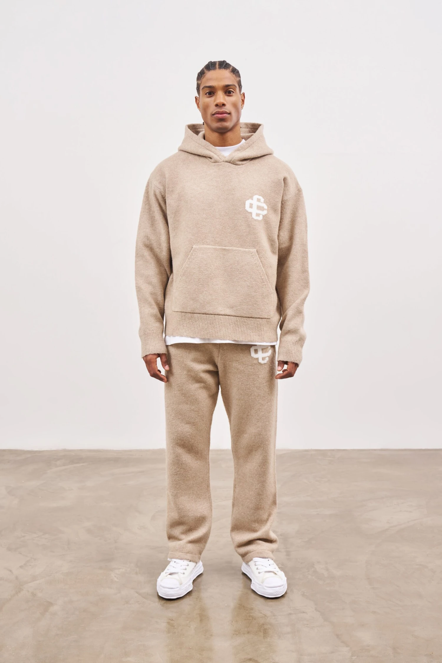 FLUFFY KNIT EMBLEM JOGGERS - BEIGE - Image 6