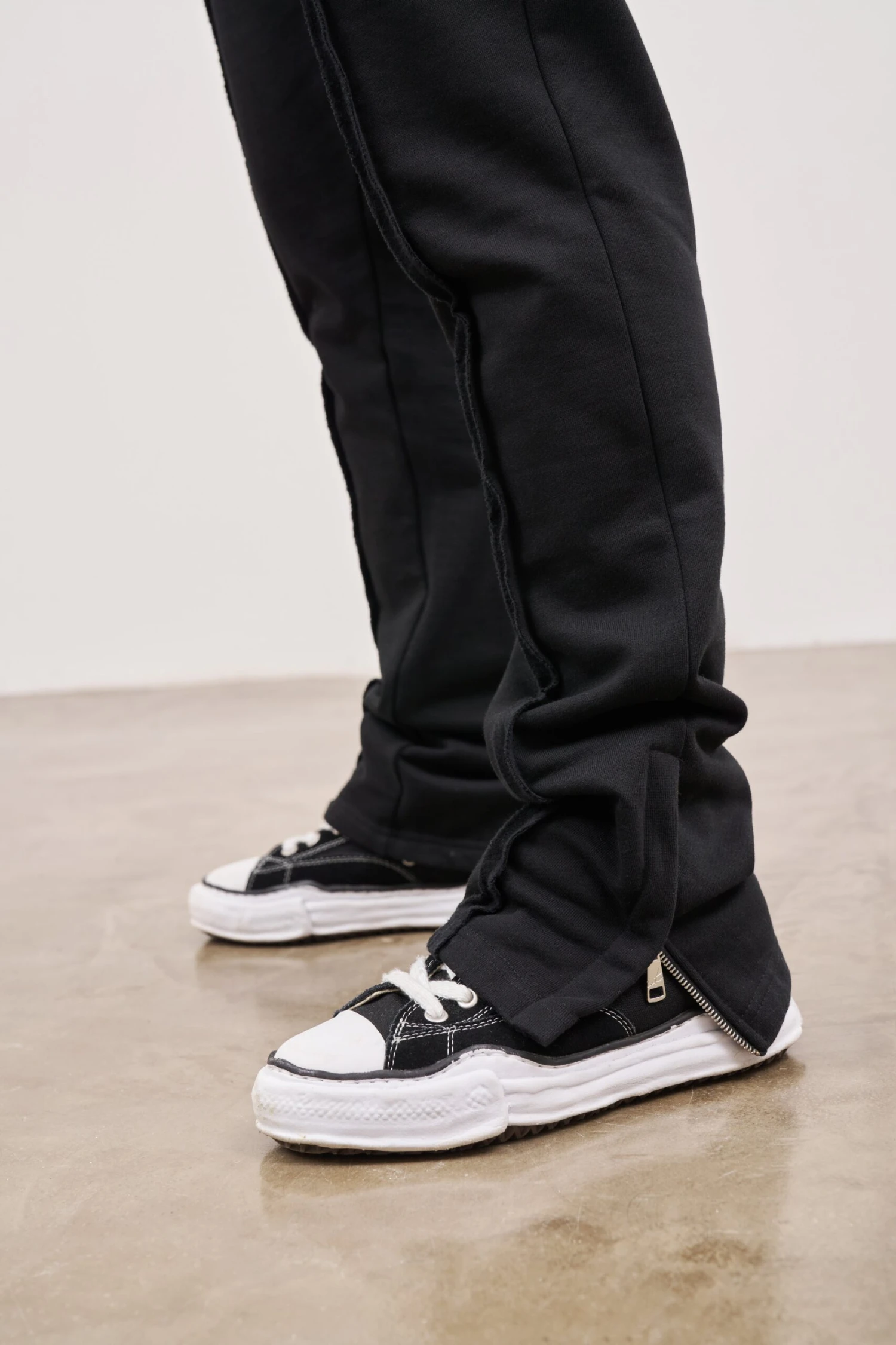 RAW SEAM STRAIGHT LEG JOGGERS - BLACK - Image 11