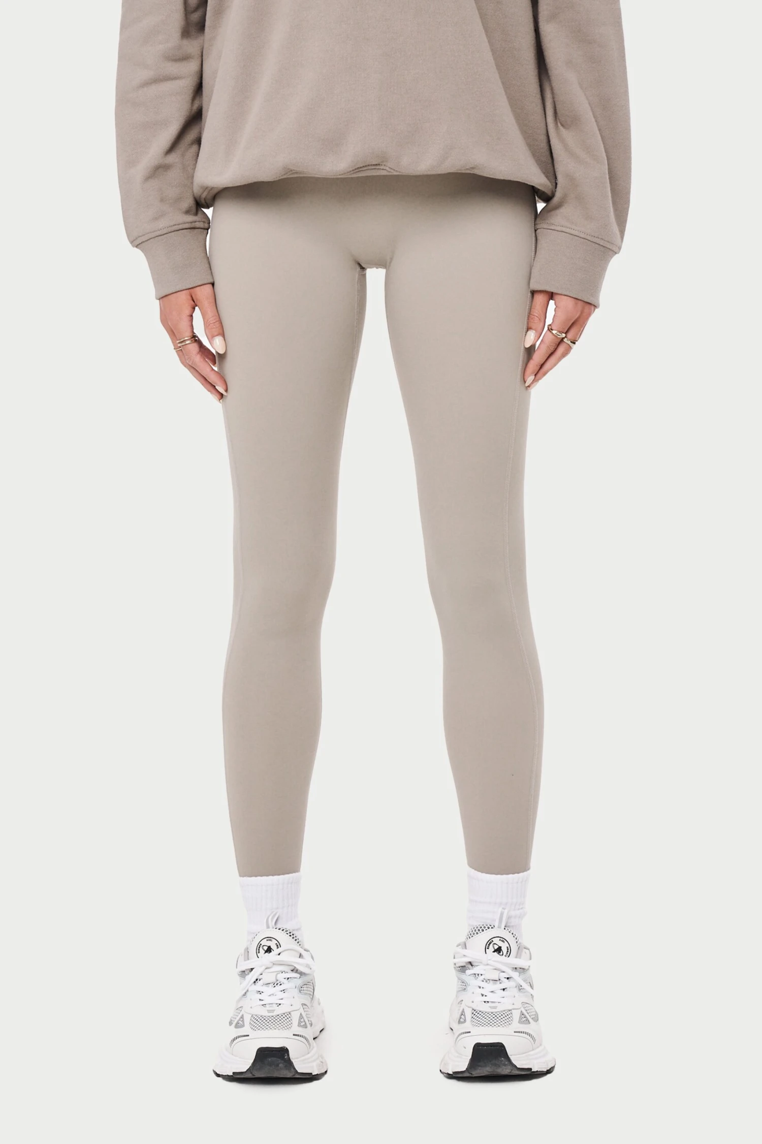 EMBLEM SCULPTING STRETCH LEGGINGS - BEIGE - Image 4