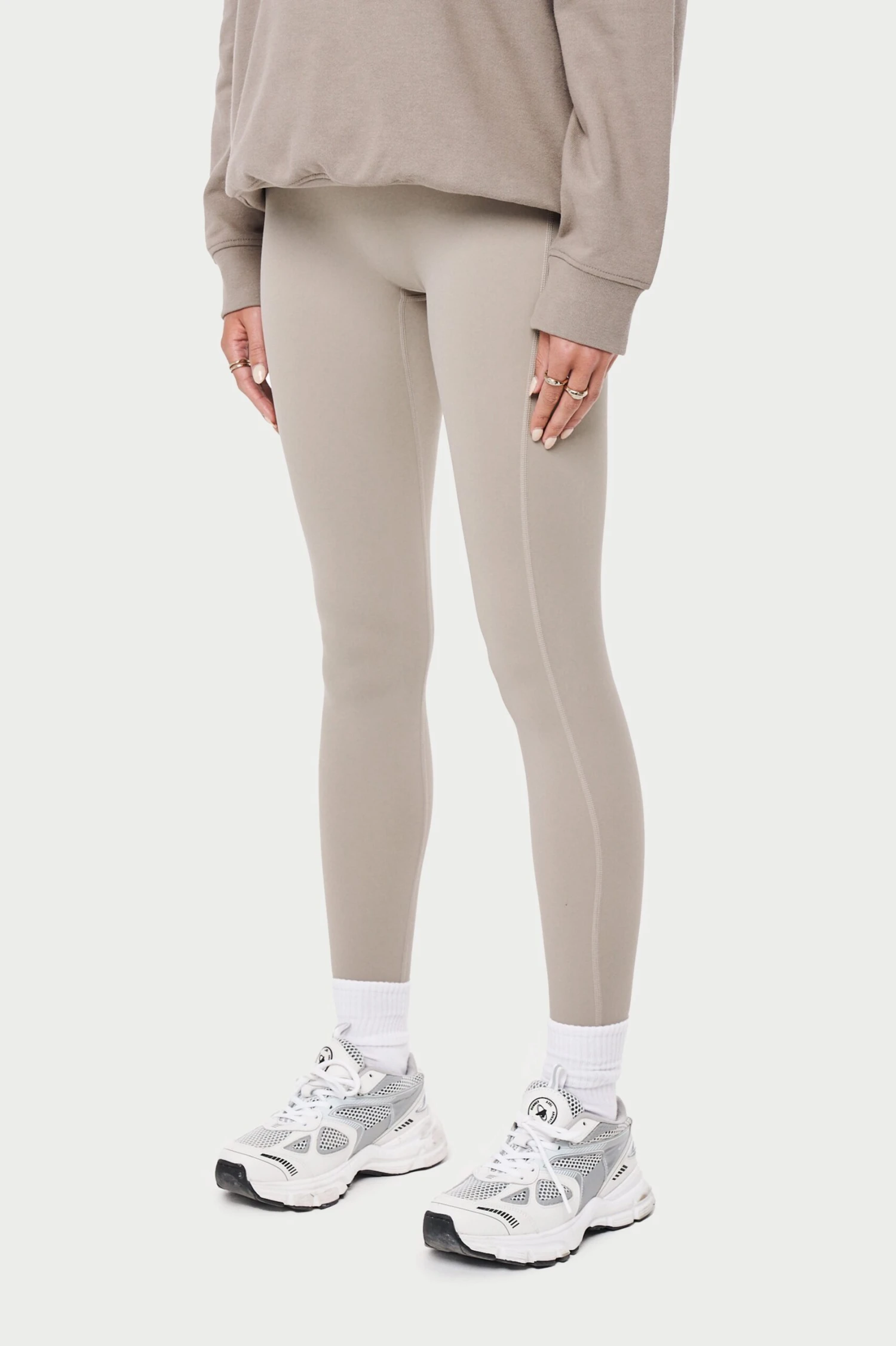 EMBLEM SCULPTING STRETCH LEGGINGS - BEIGE - Image 2