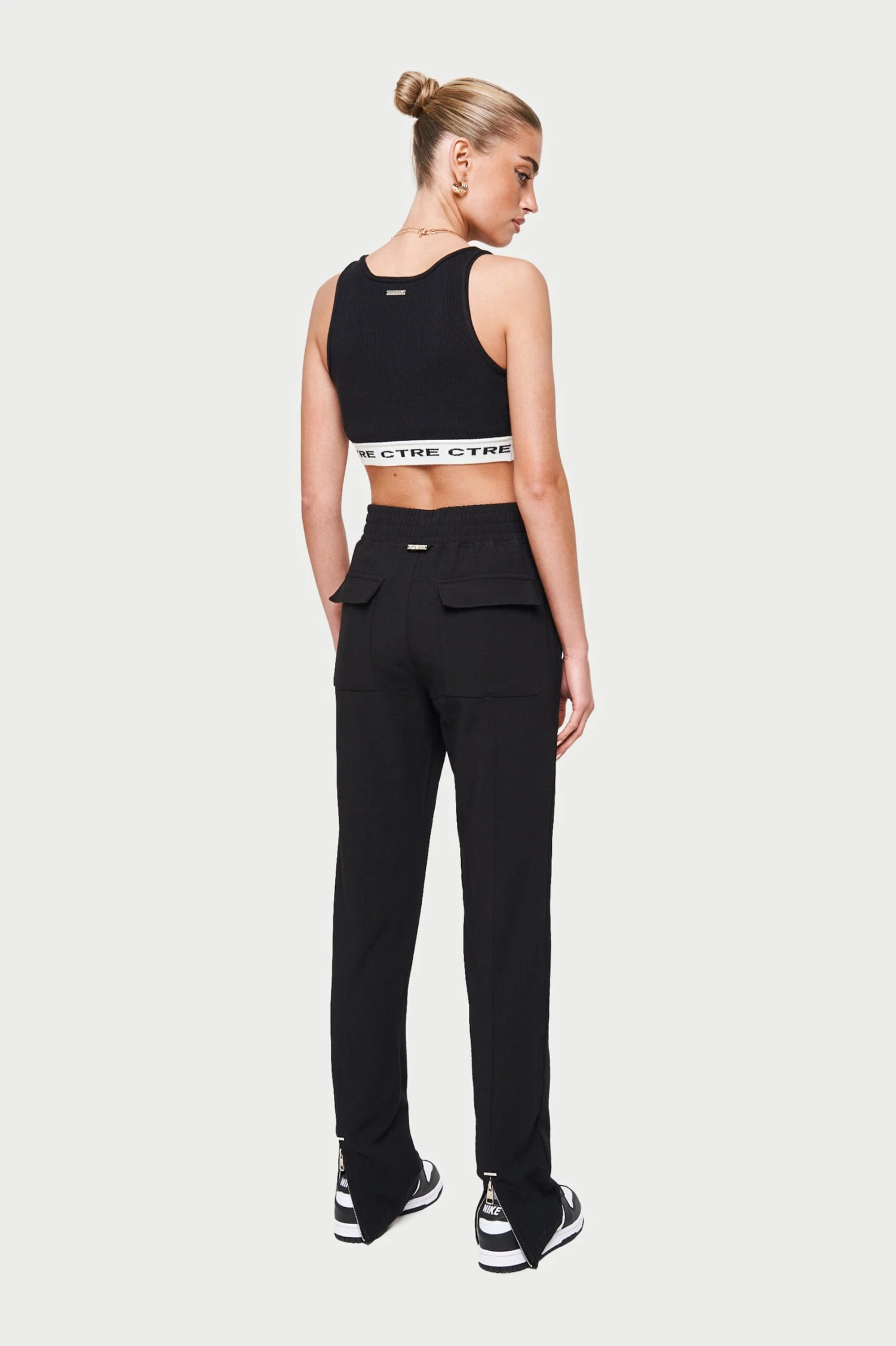 CTRE KNIT CROP TOP - BLACK - Image 4
