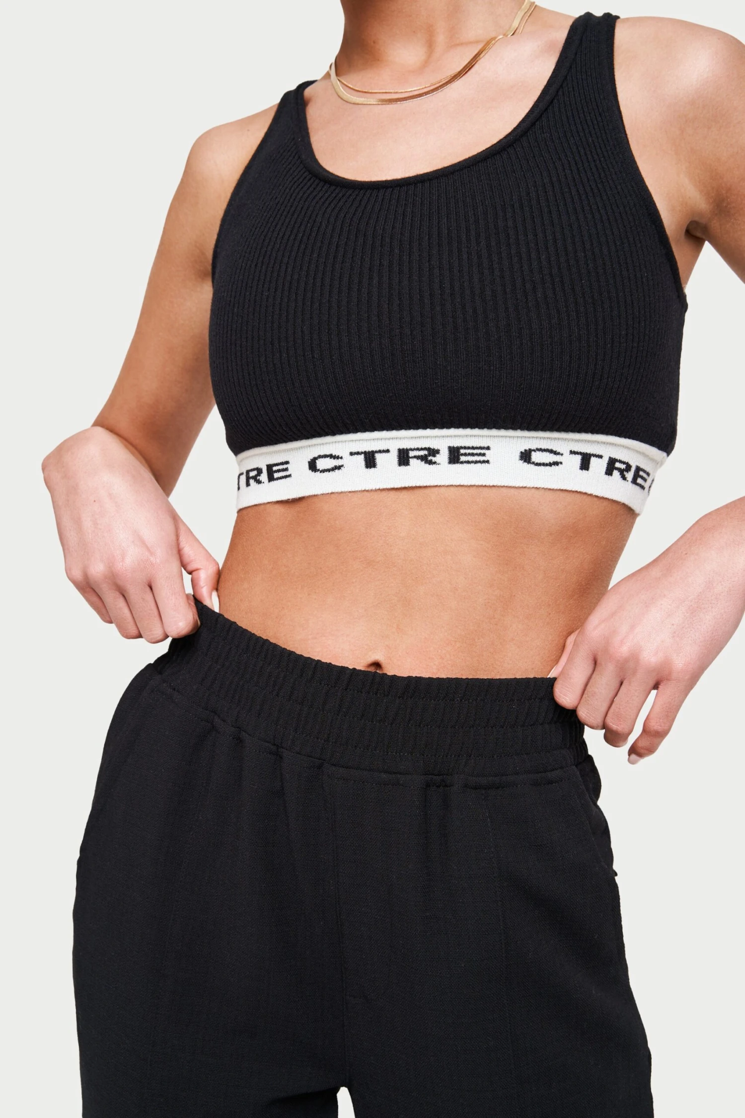 CTRE KNIT CROP TOP - BLACK - Image 5