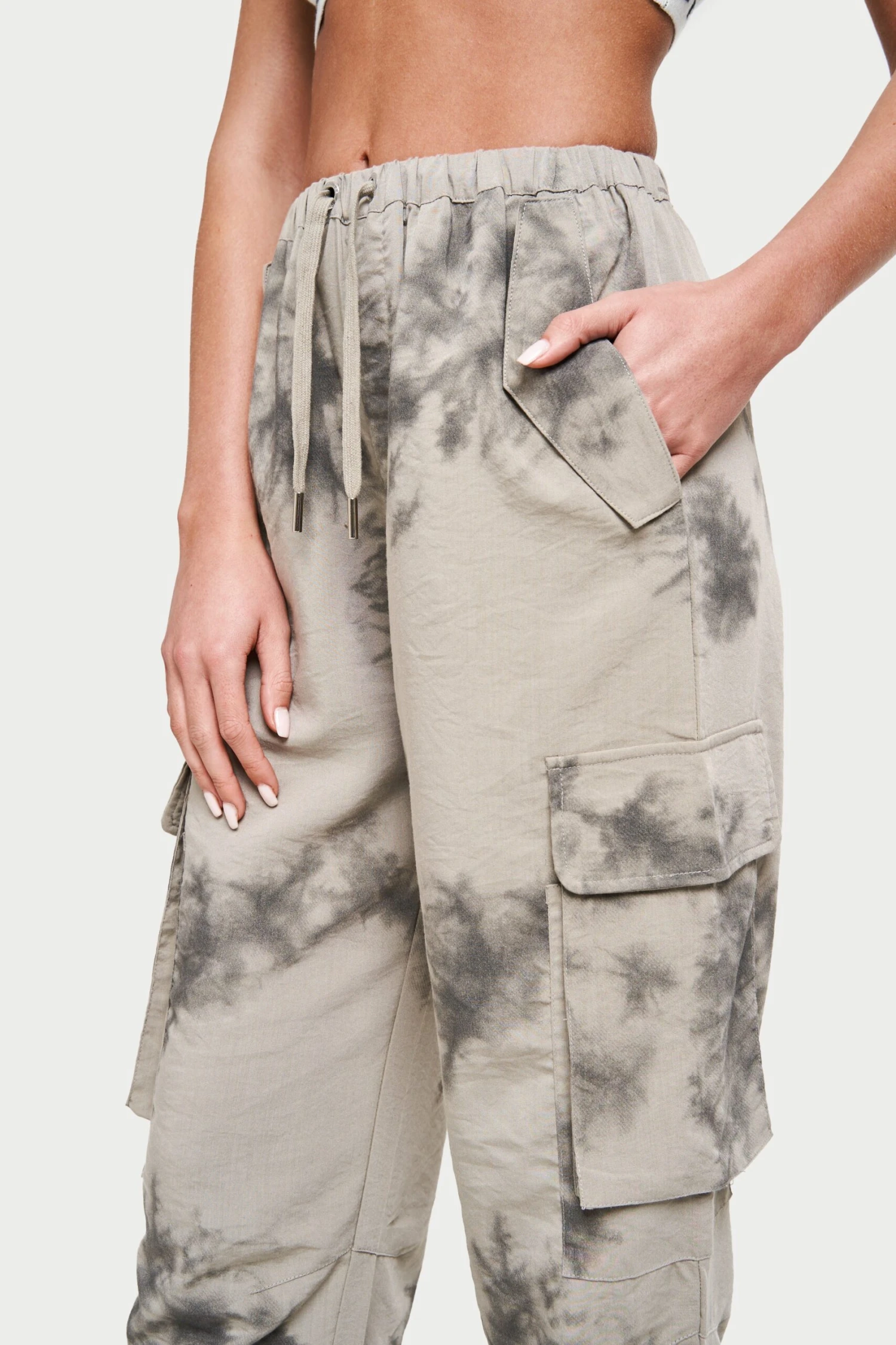 DRAPED CAMO OVERSIZED CARGOS - BEIGE - Image 4