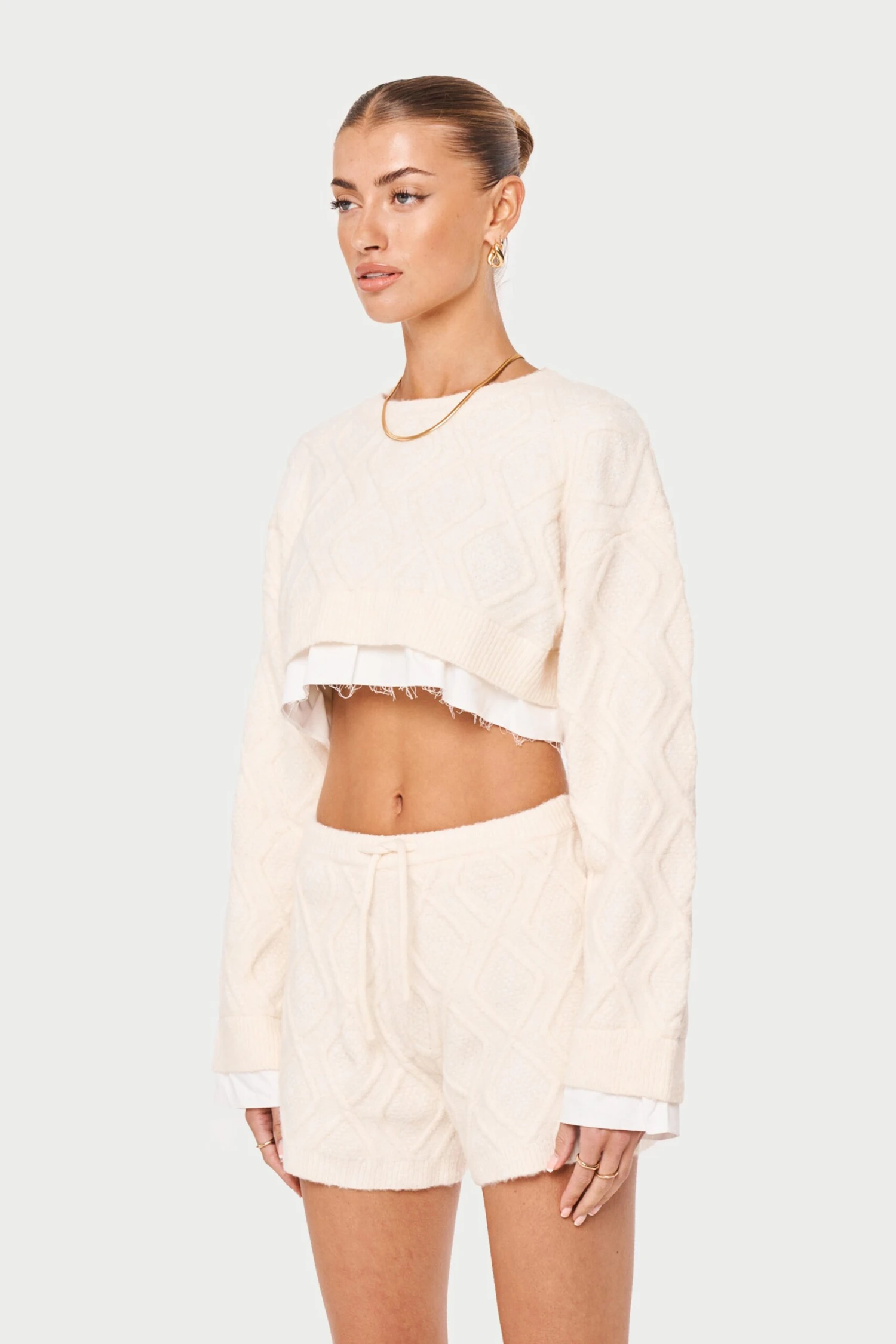CABLE KNITTED CROPPED SWEATER - OFF WHITE - Image 5