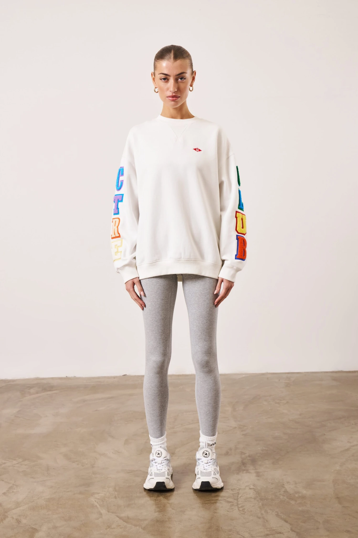 MULTIBADGED CHENILLE RELAXED SWEATSHIRT - OFF WHITE - Image 4